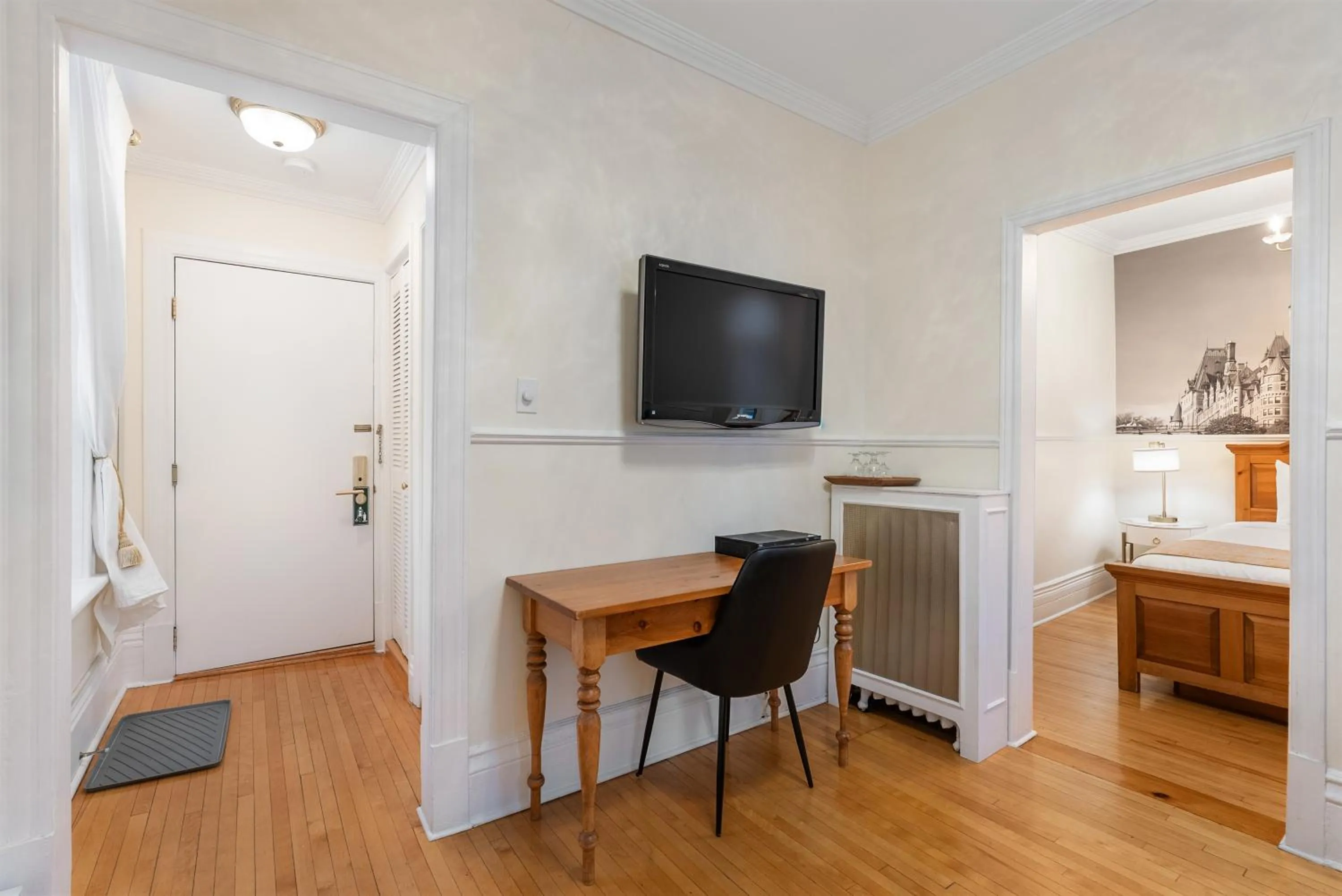 TV and multimedia in Hotel Charles-Alexandre - Par Aneyro