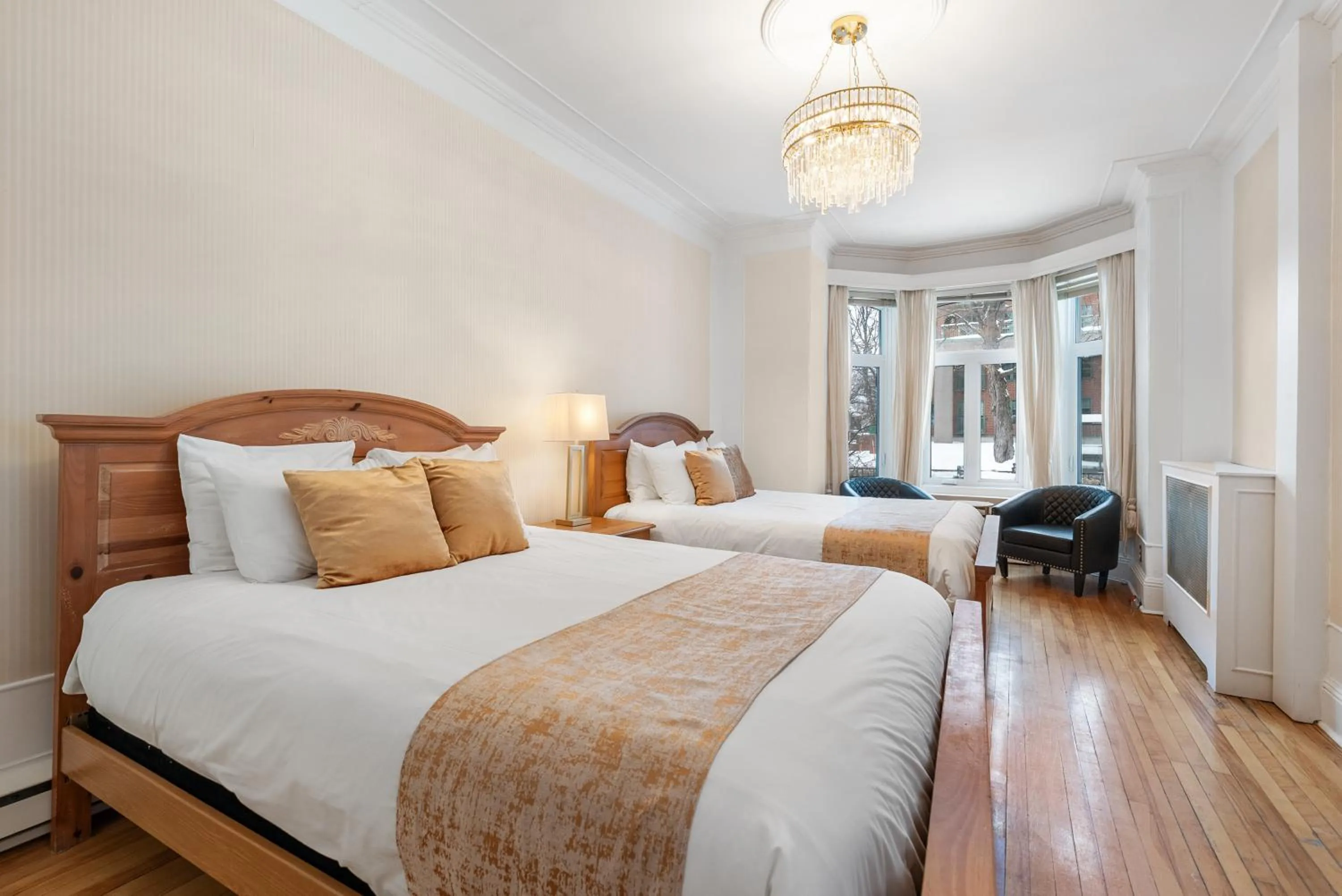 Photo of the whole room, Bed in Hotel Charles-Alexandre - Par Aneyro