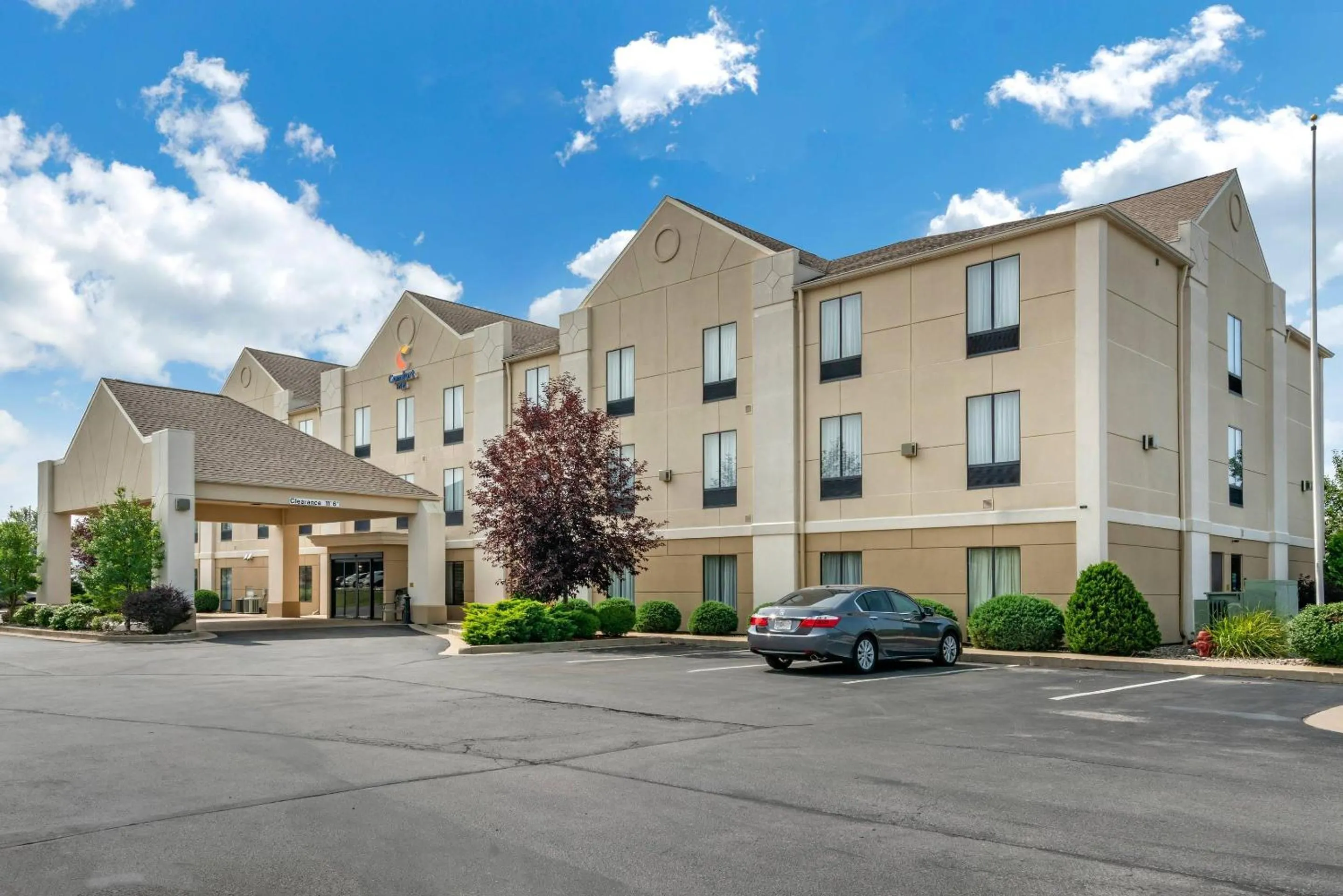 Property building in Comfort Inn Sullivan