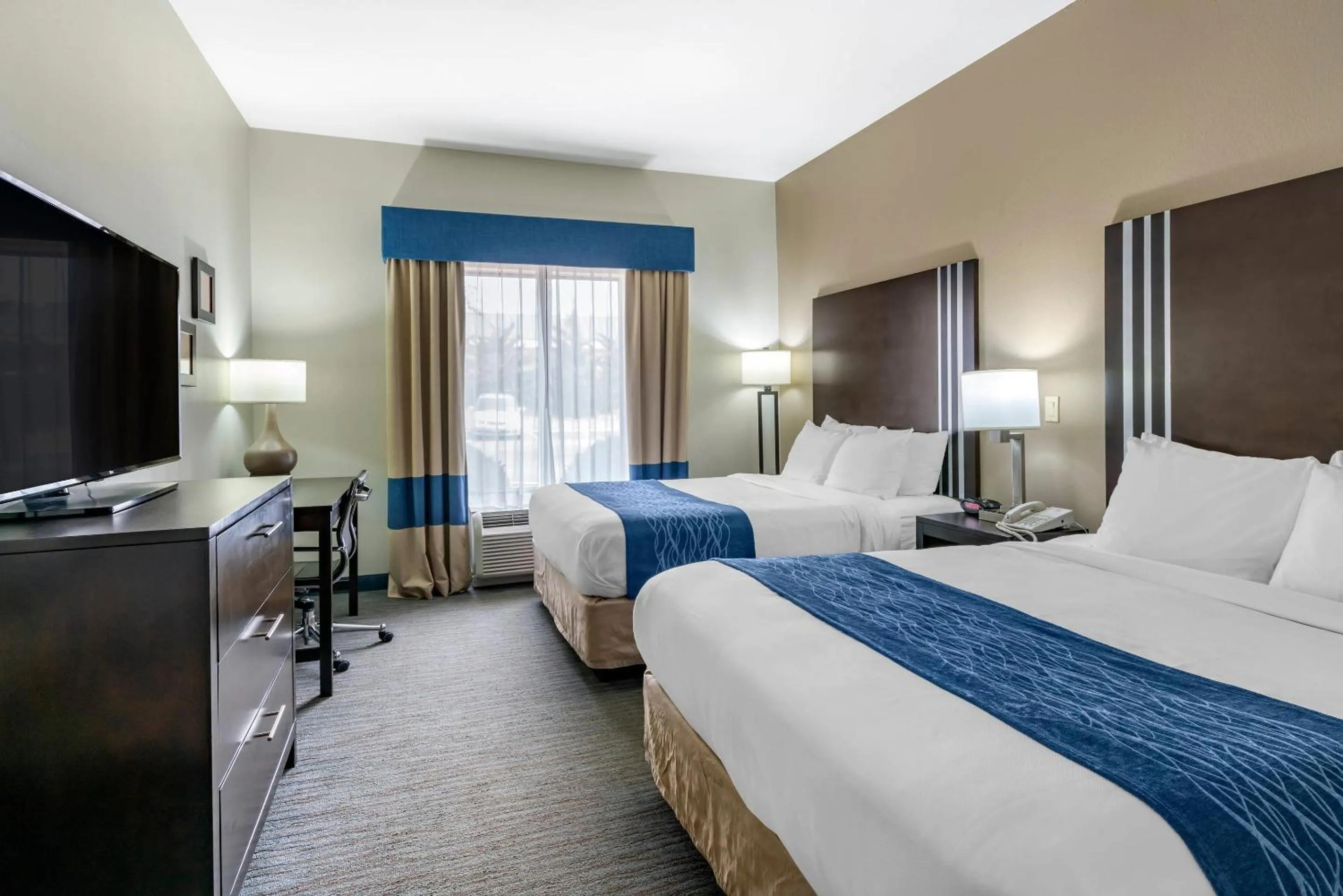 Bedroom, Bed in Comfort Inn Sullivan