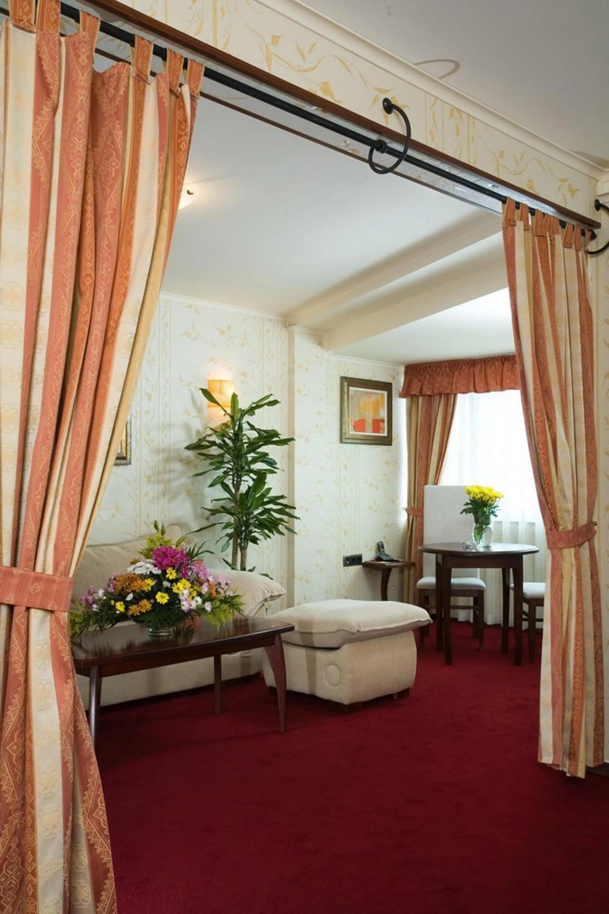 Seating area in Capitol Hotel