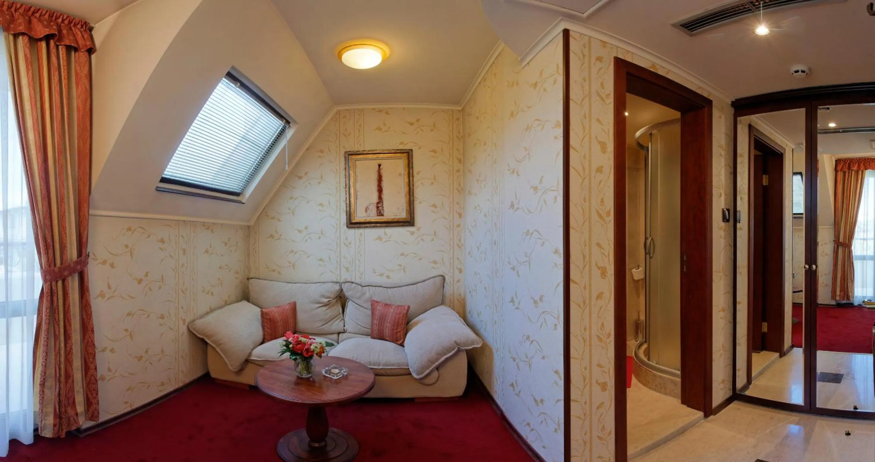 Seating area in Capitol Hotel