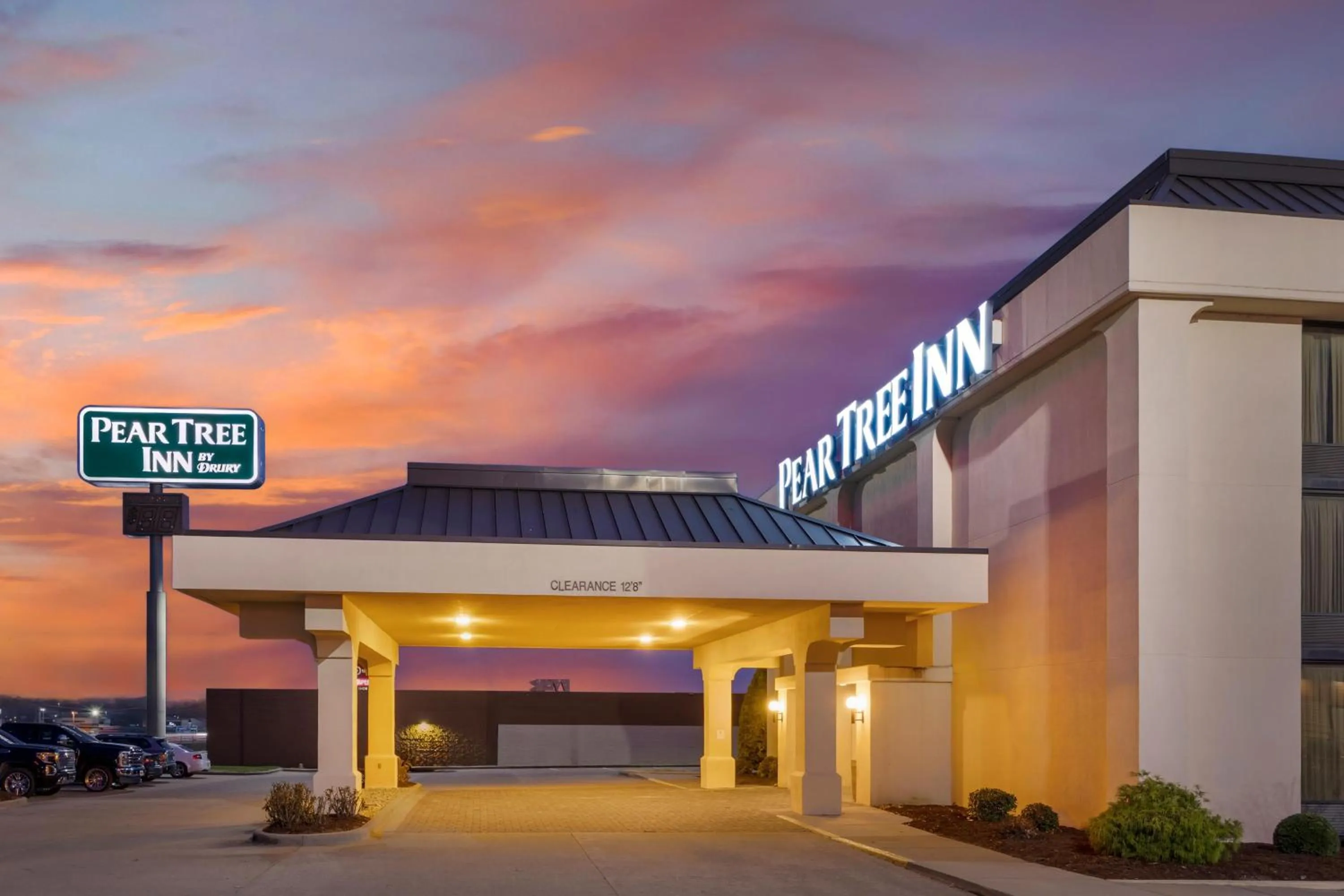 Property building in Pear Tree Inn Cape Girardeau West