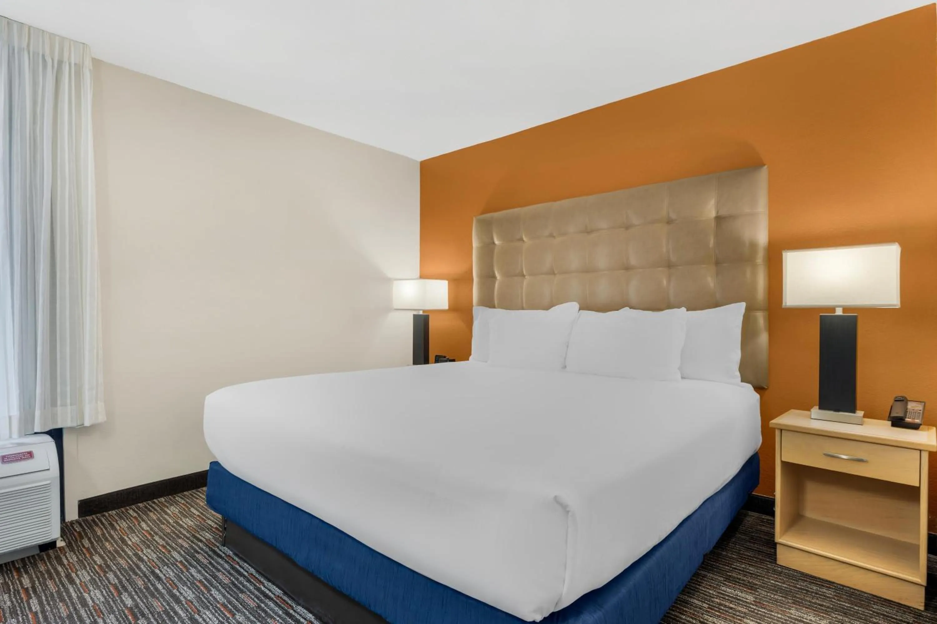 Bedroom, Bed in Pear Tree Inn Cape Girardeau West