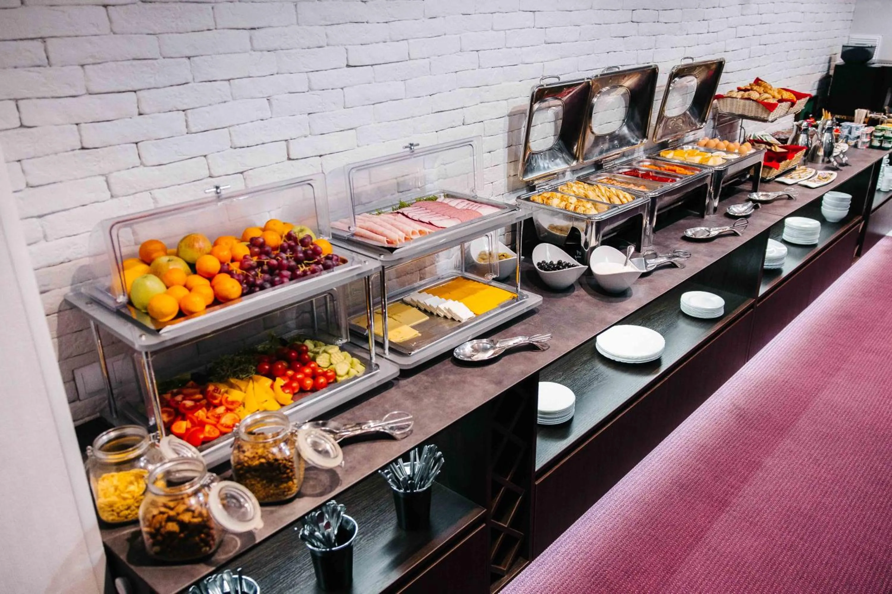 Breakfast in Flowers Hotel