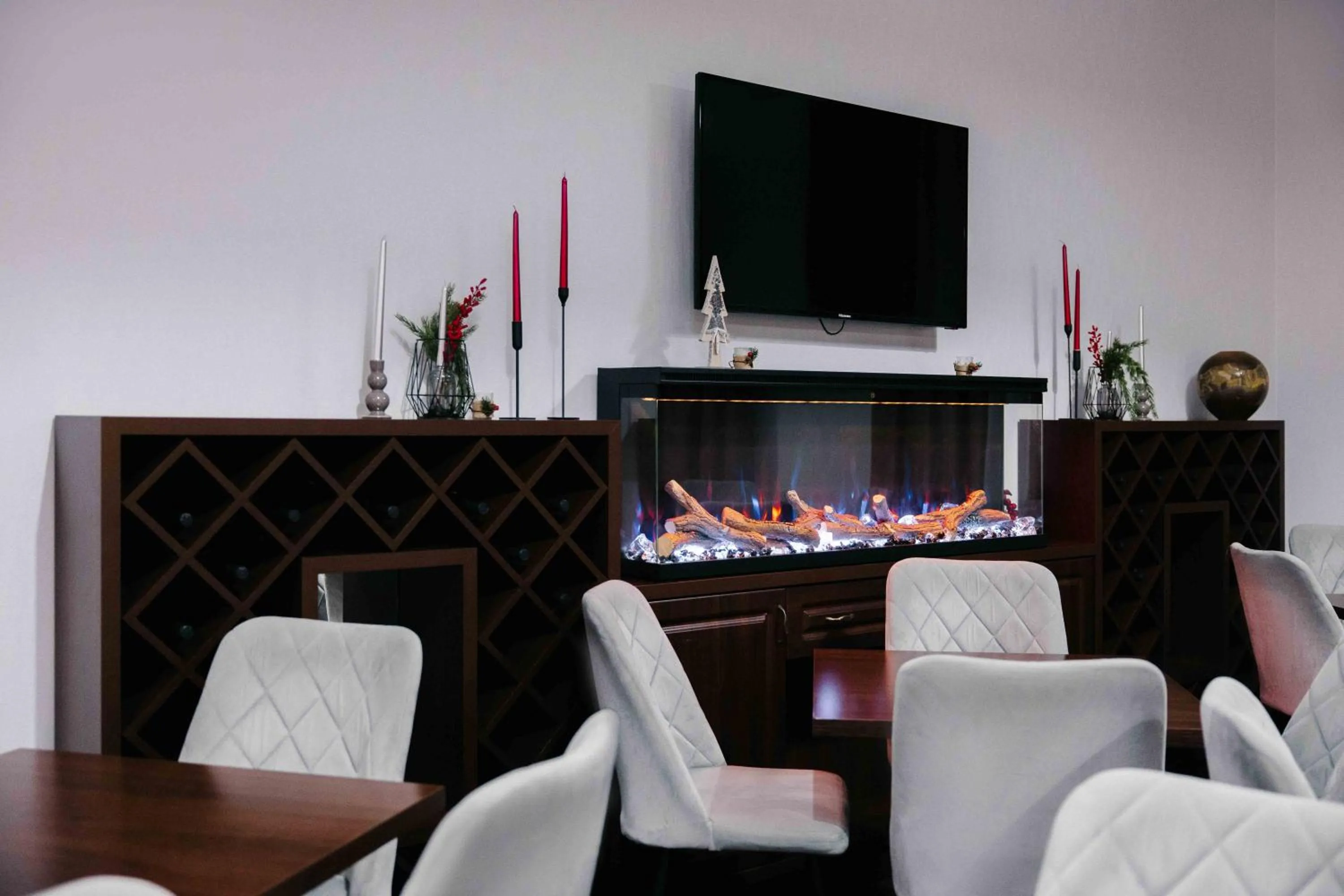 Restaurant/places to eat in Flowers Hotel