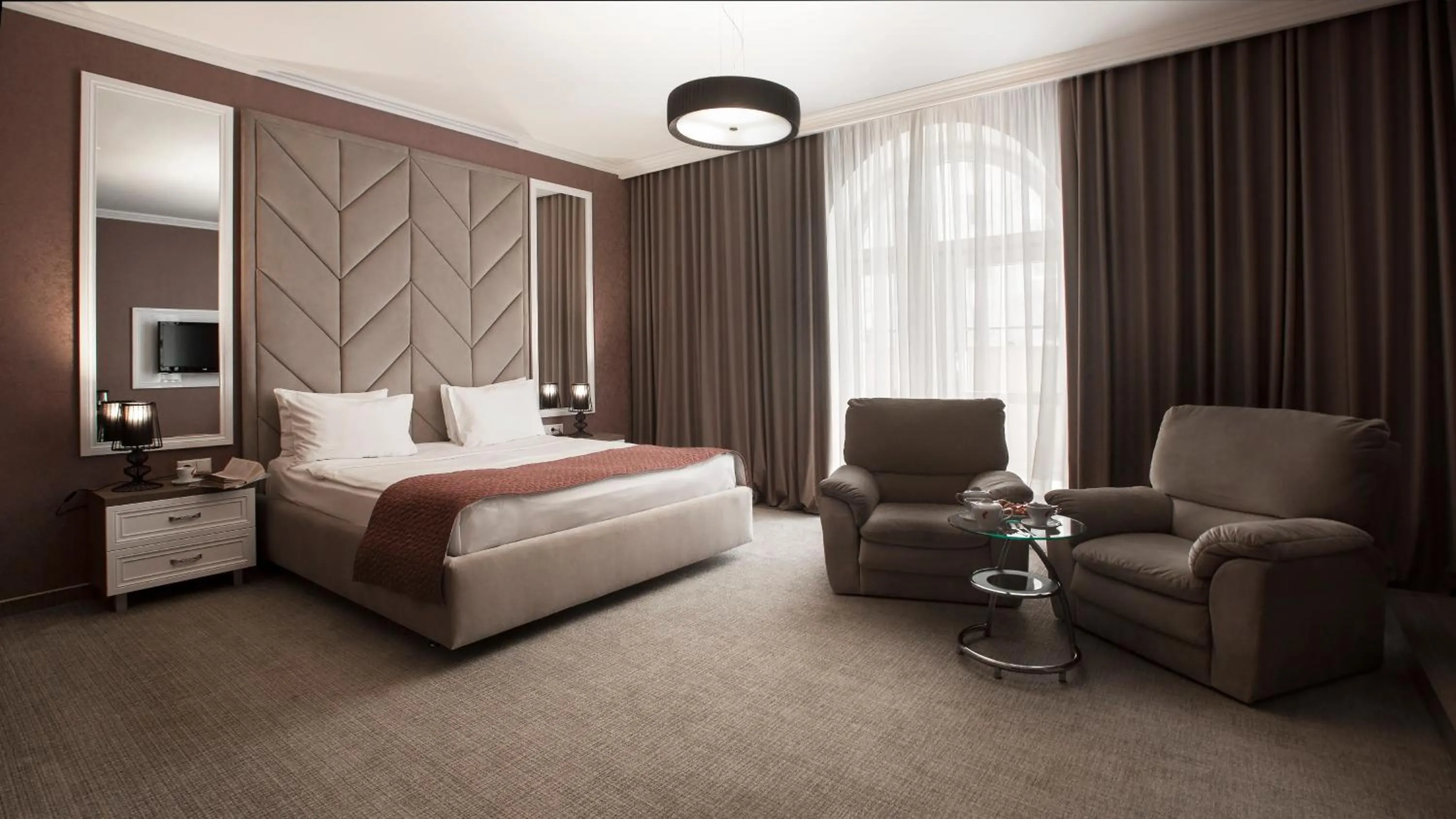 Photo of the whole room, Bed in Flowers Hotel