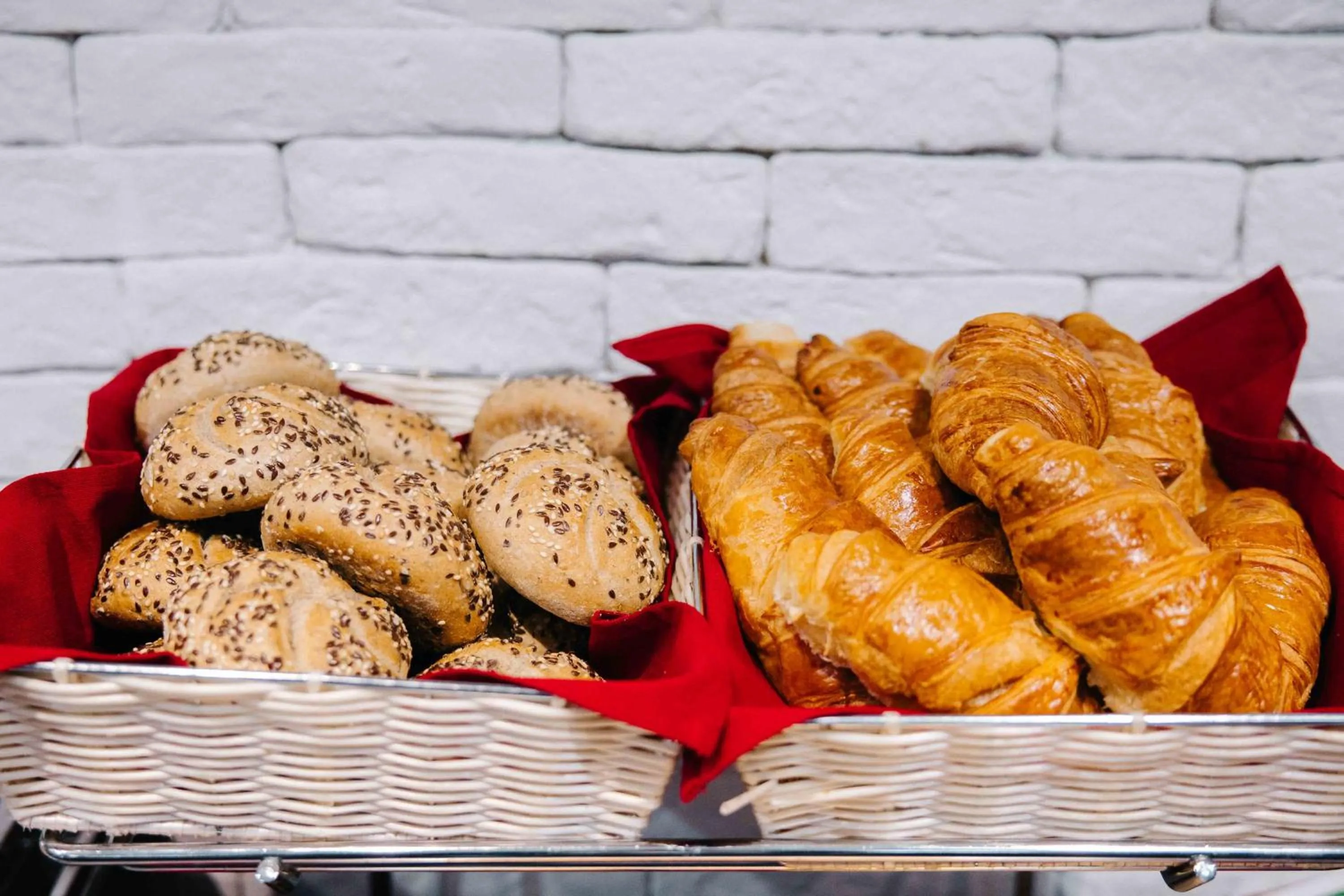 Breakfast in Flowers Hotel