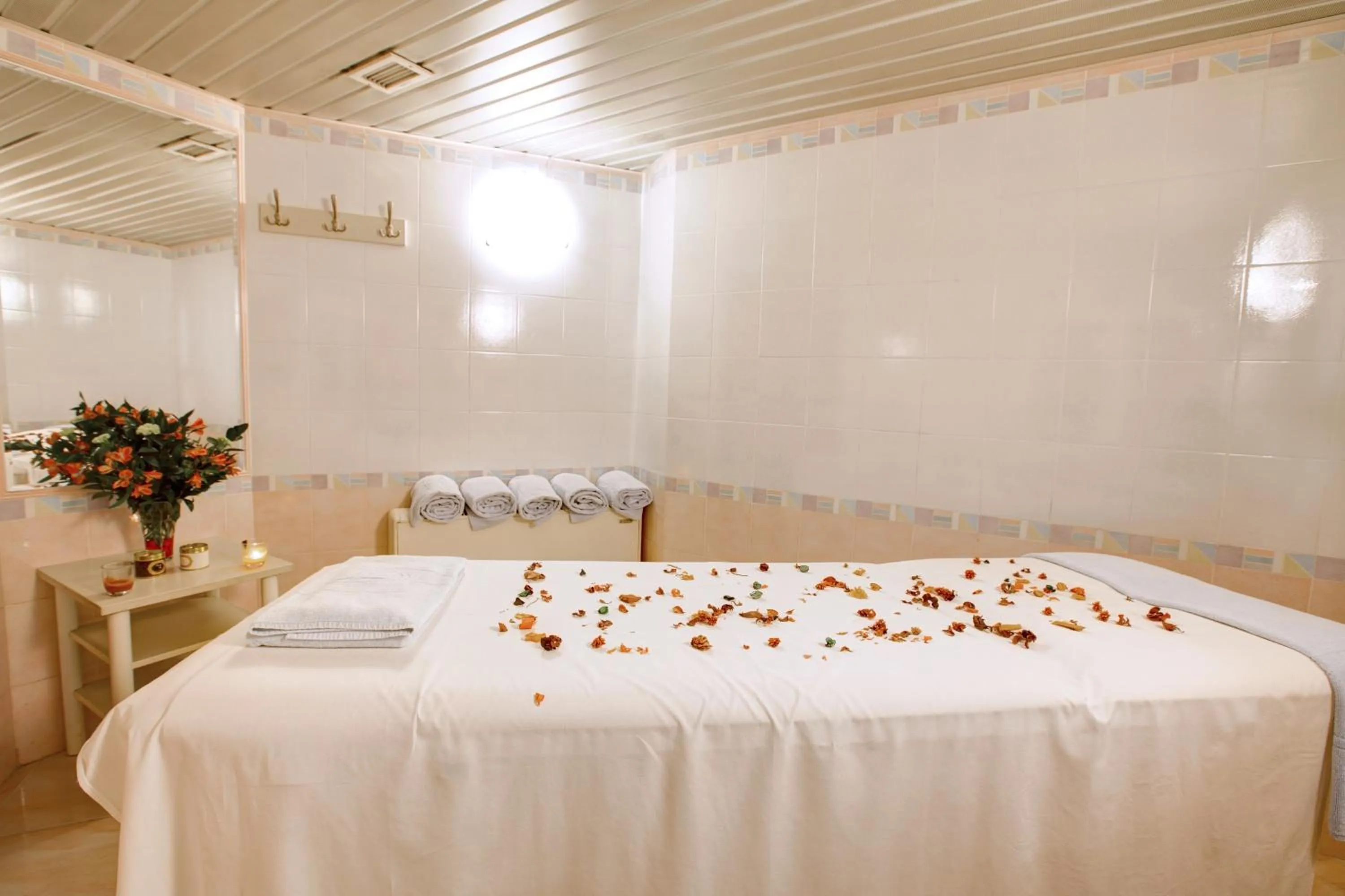 Spa and wellness centre/facilities, Bed in Hotel Downtown
