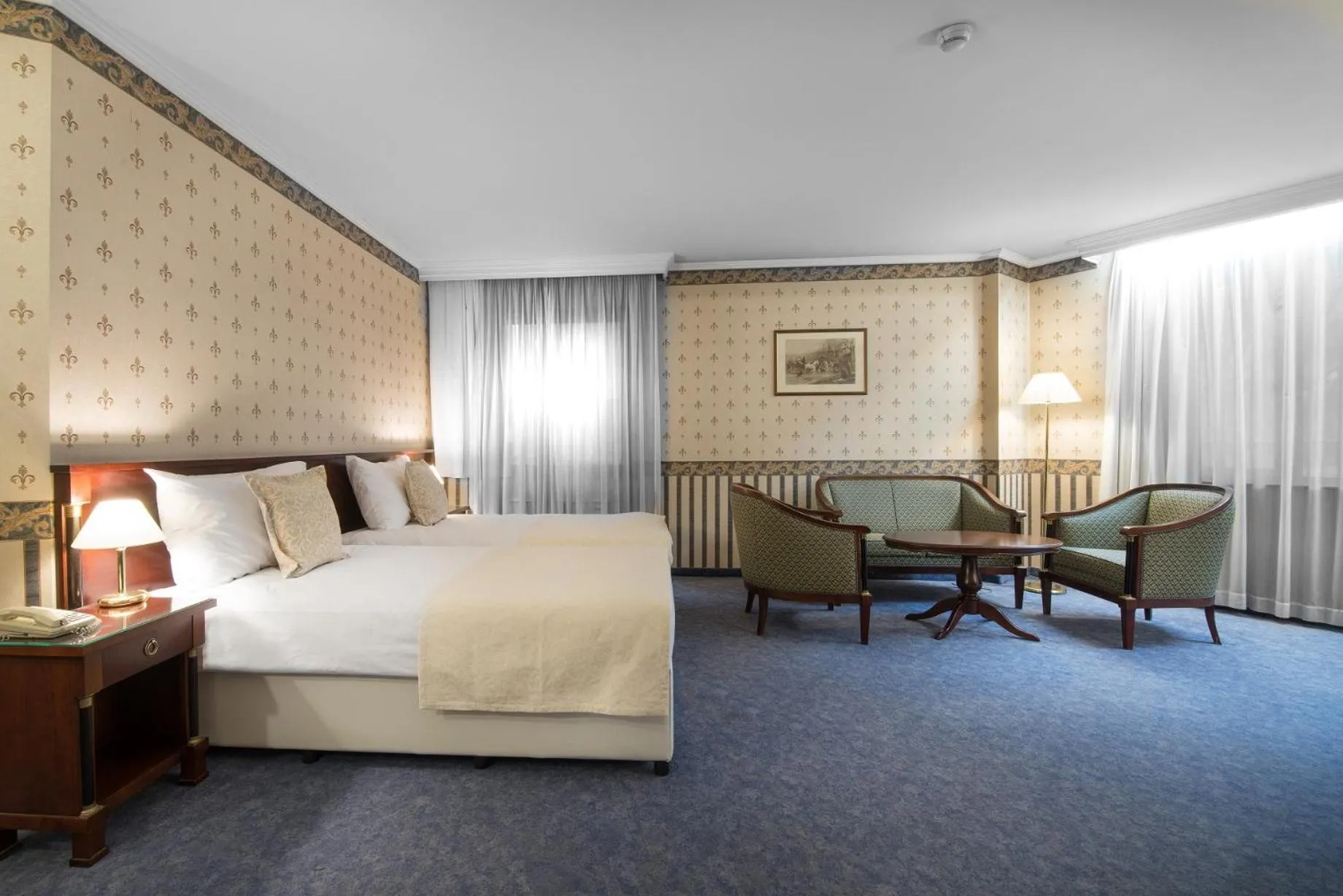 Bedroom, Bed in Hotel Downtown