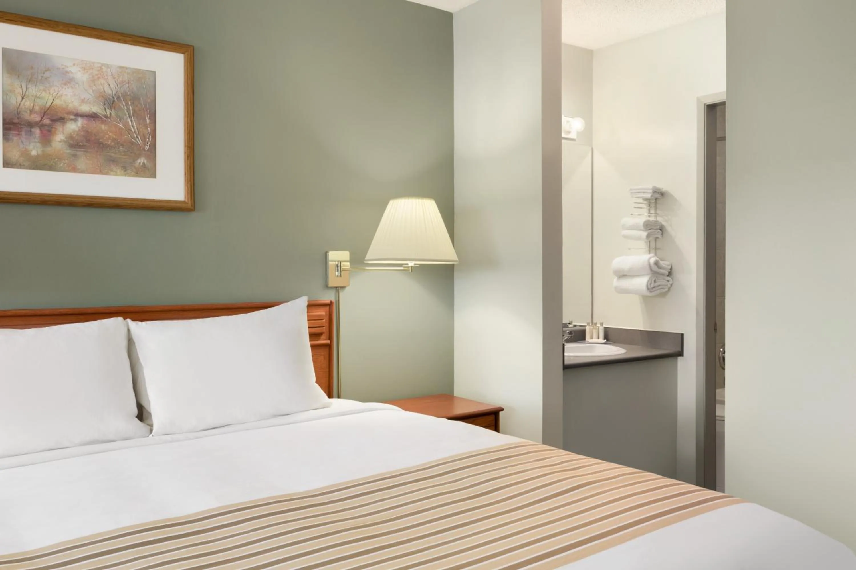 Bedroom in Travelodge by Wyndham Cranbrook