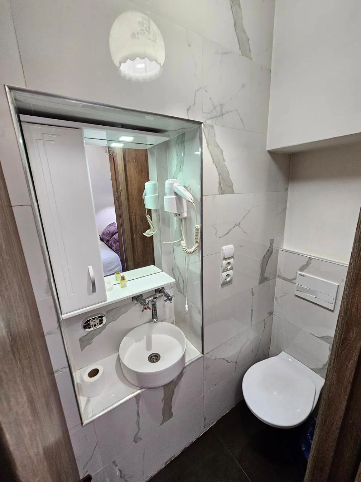 Toilet in Bella Donna Hotel