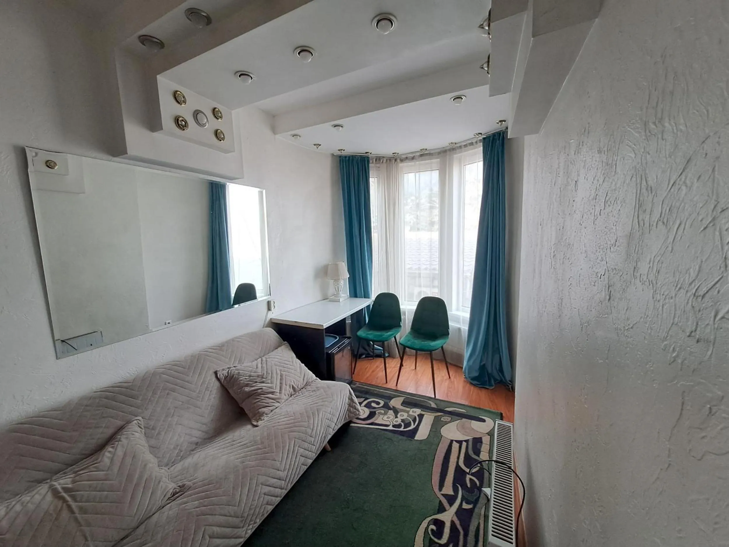 Seating area, Bed in Bella Donna Hotel