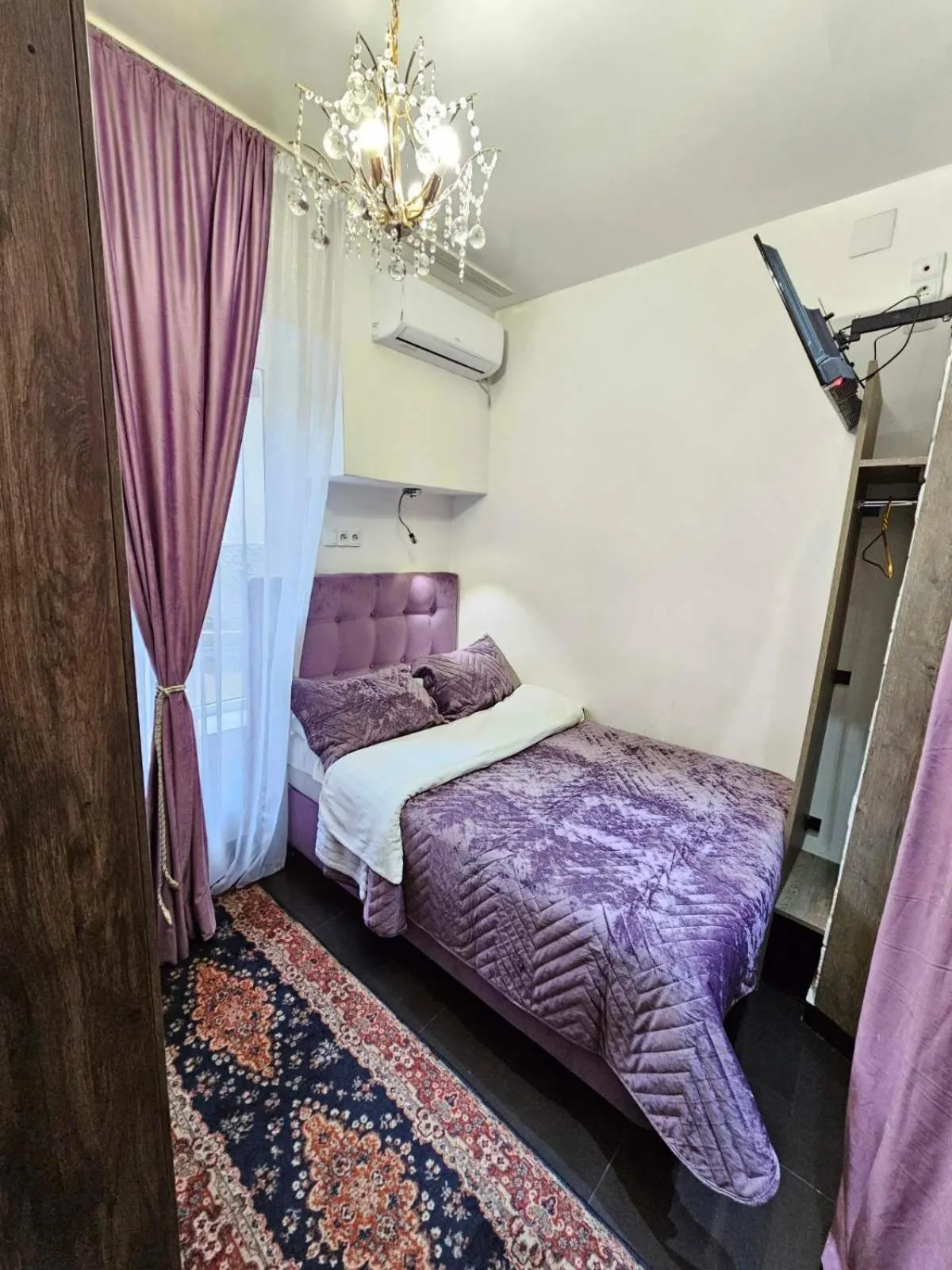 Bed in Bella Donna Hotel