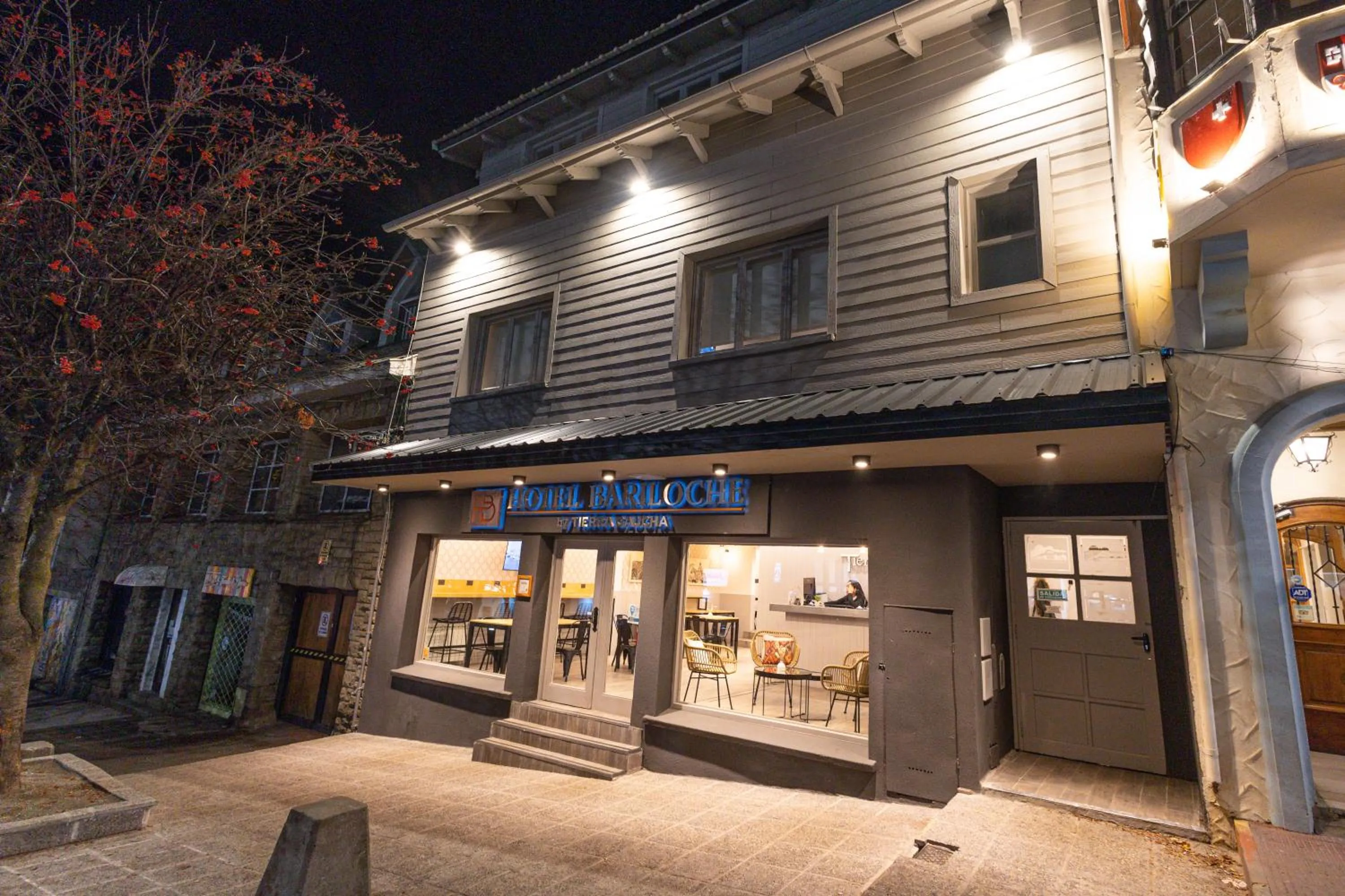Facade/entrance in Hotel Bariloche By Tierra Gaucha