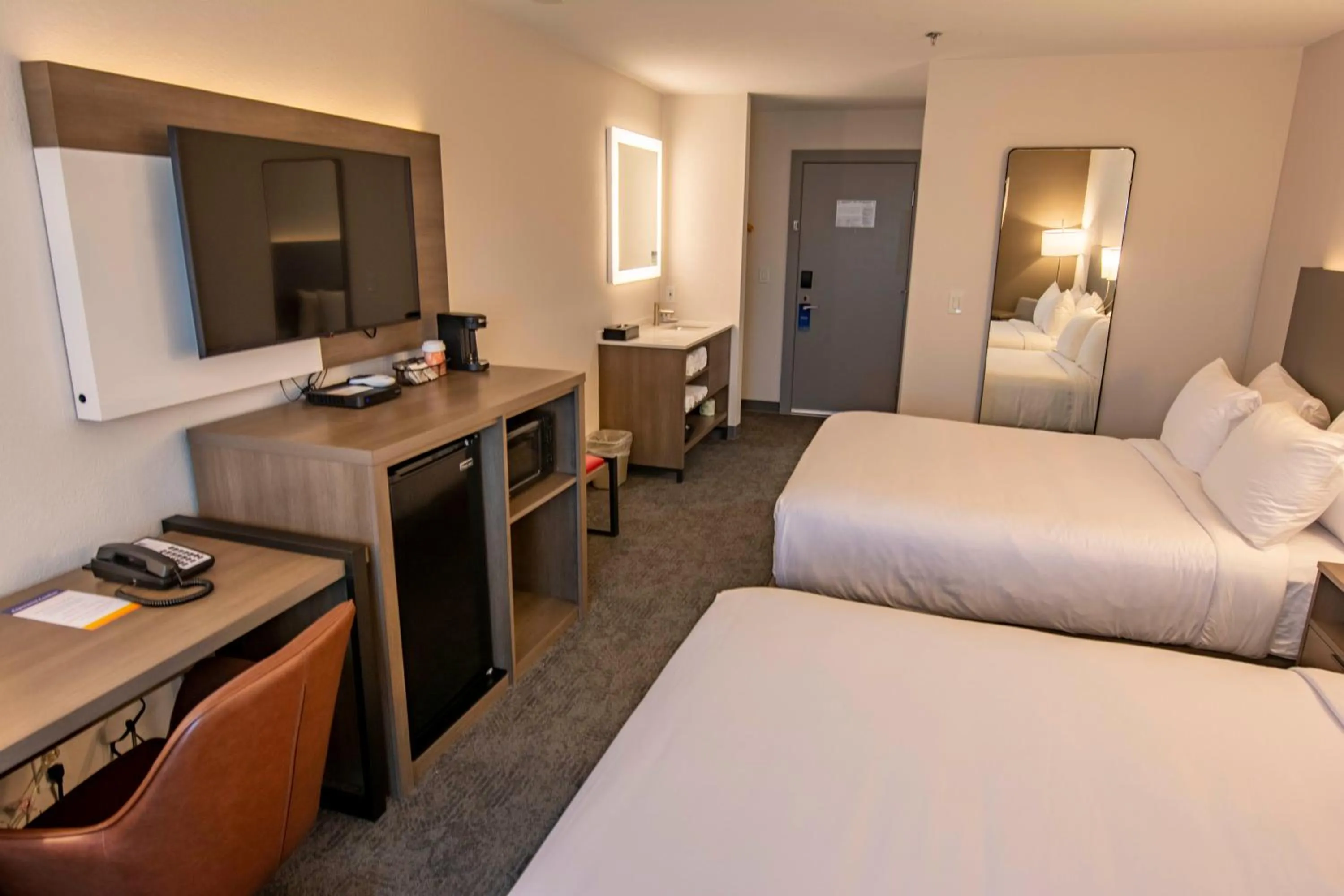 Bed in Comfort Inn Battle Mountain - Midway Between Elko and Winnemucca