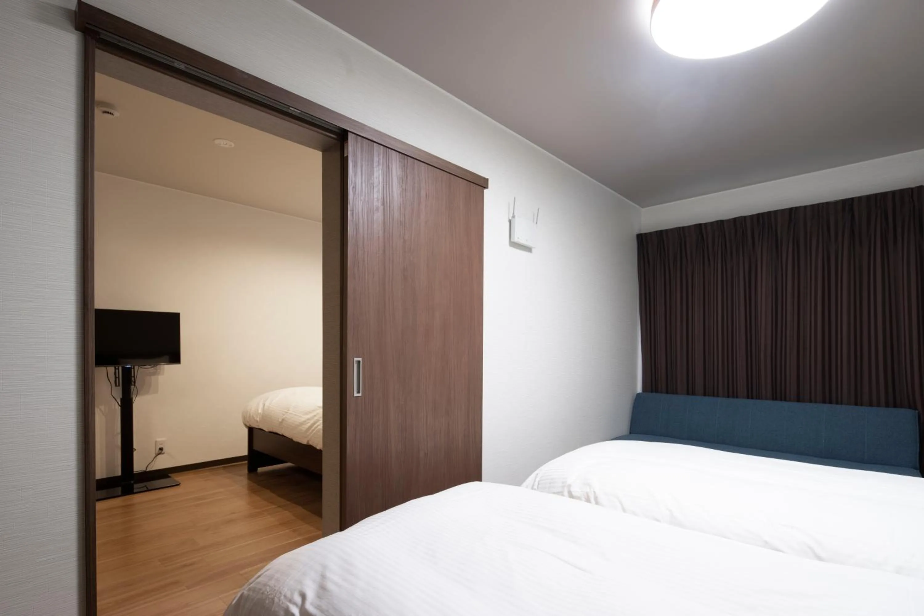 TV and multimedia, Bed in Guest House Goettingen