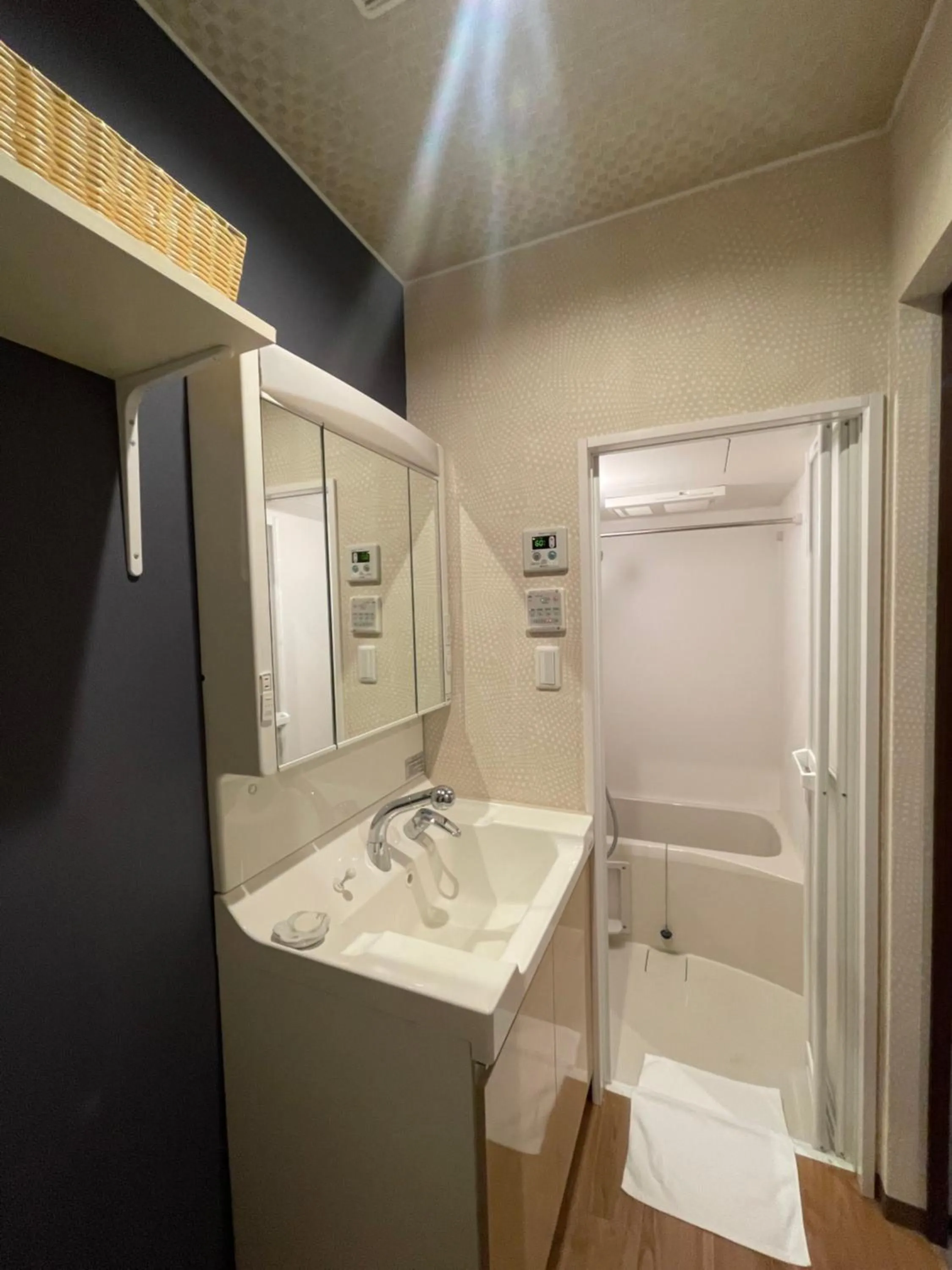 Shower in Guest House Goettingen