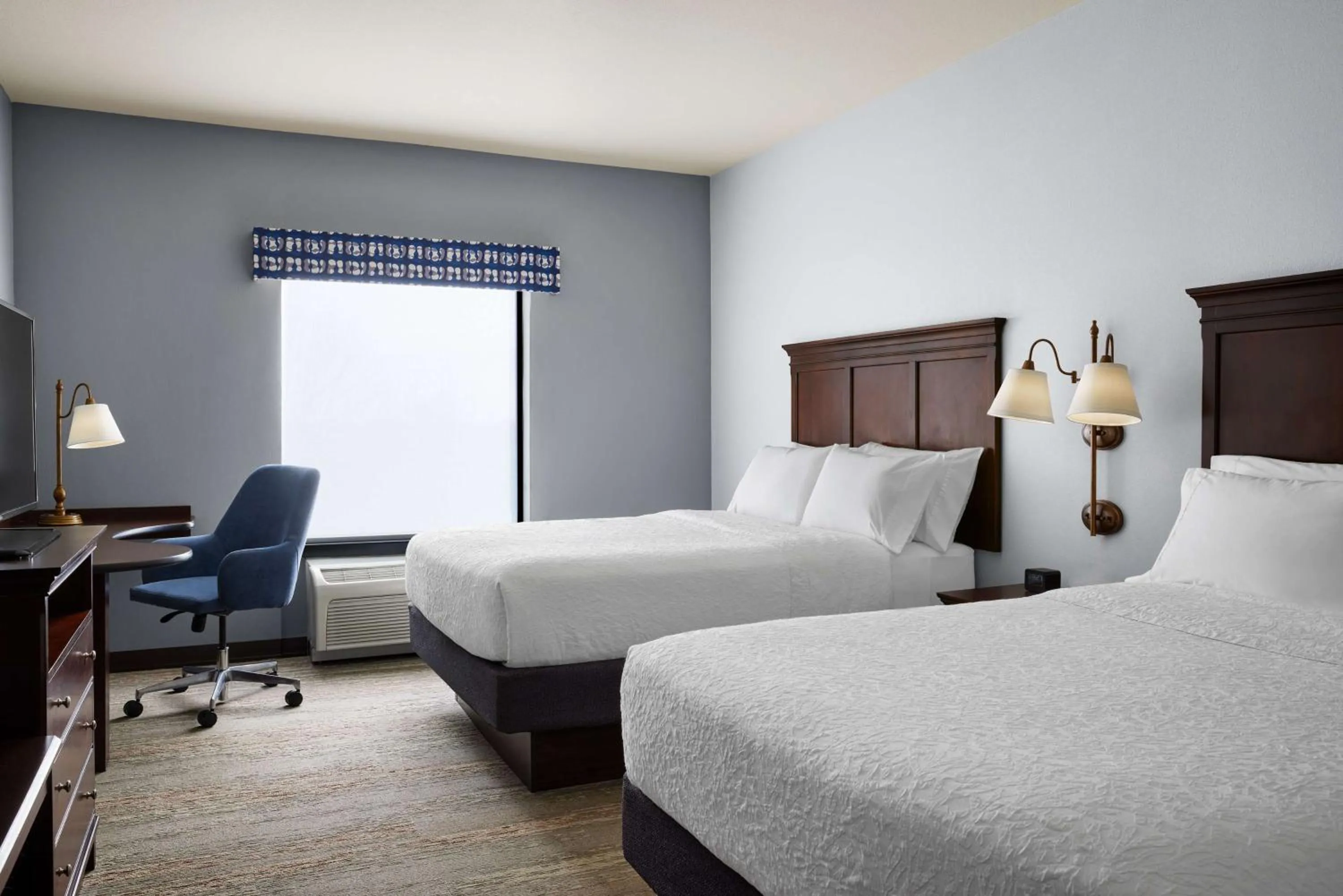 Bedroom, Bed in Hampton Inn & Suites Tulsa South Bixby