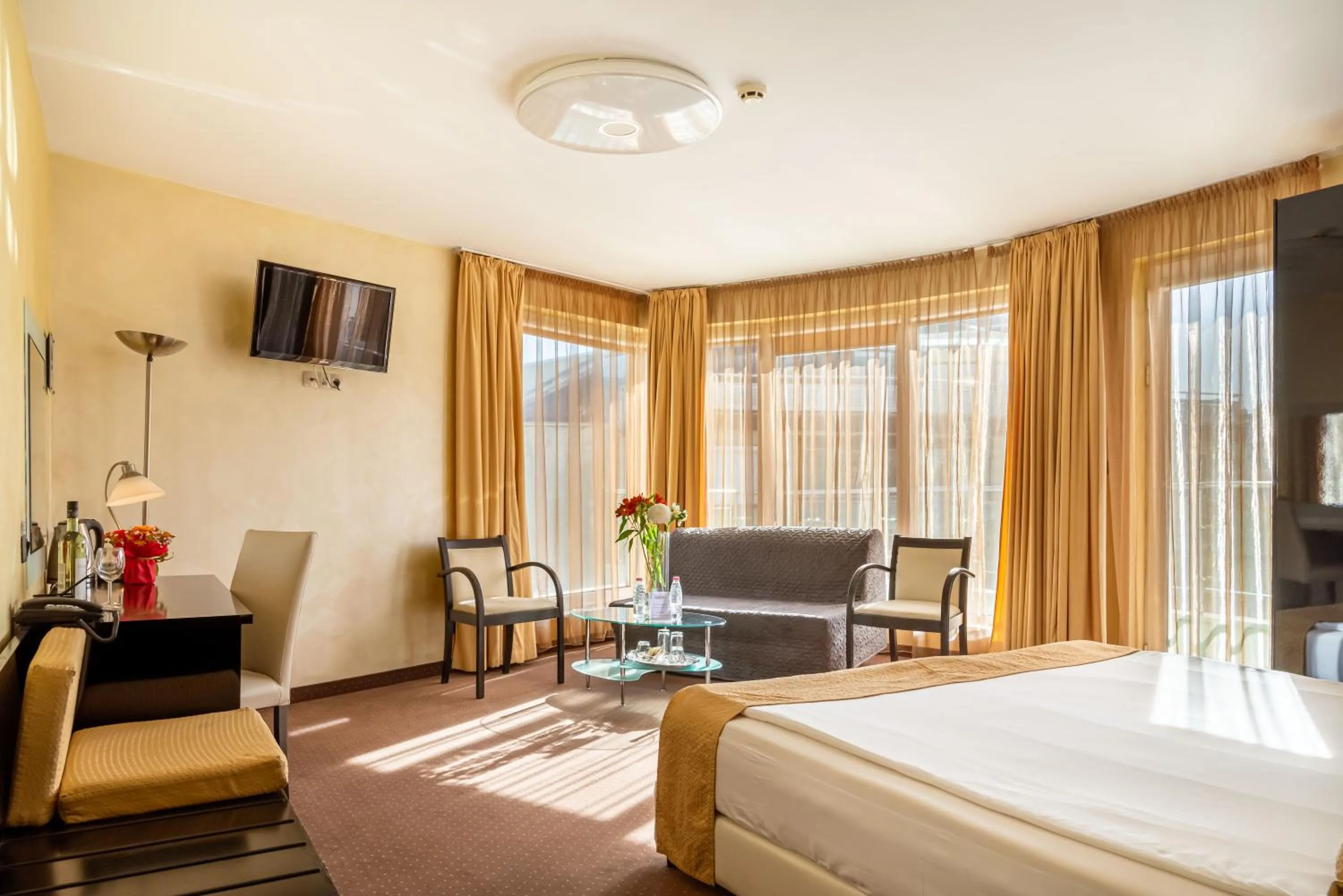 Photo of the whole room, Bed in Europe Hotel