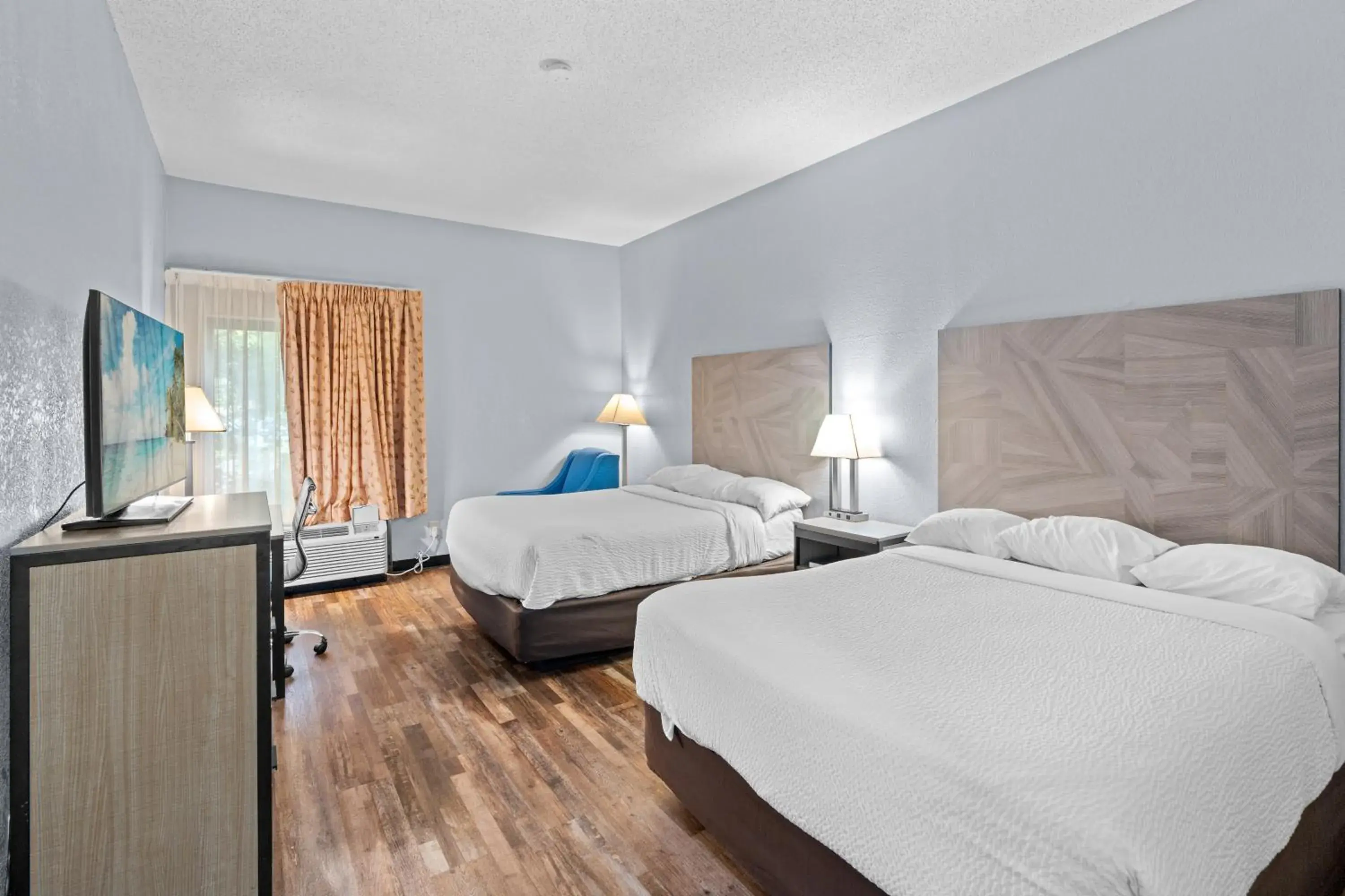 Queen Room with Two Queen Beds - Non-Smoking in Baymont by Wyndham Lawrence Queen Room with Two Queen Beds - Non-Smoking in Baymont by Wyndham Lawrence