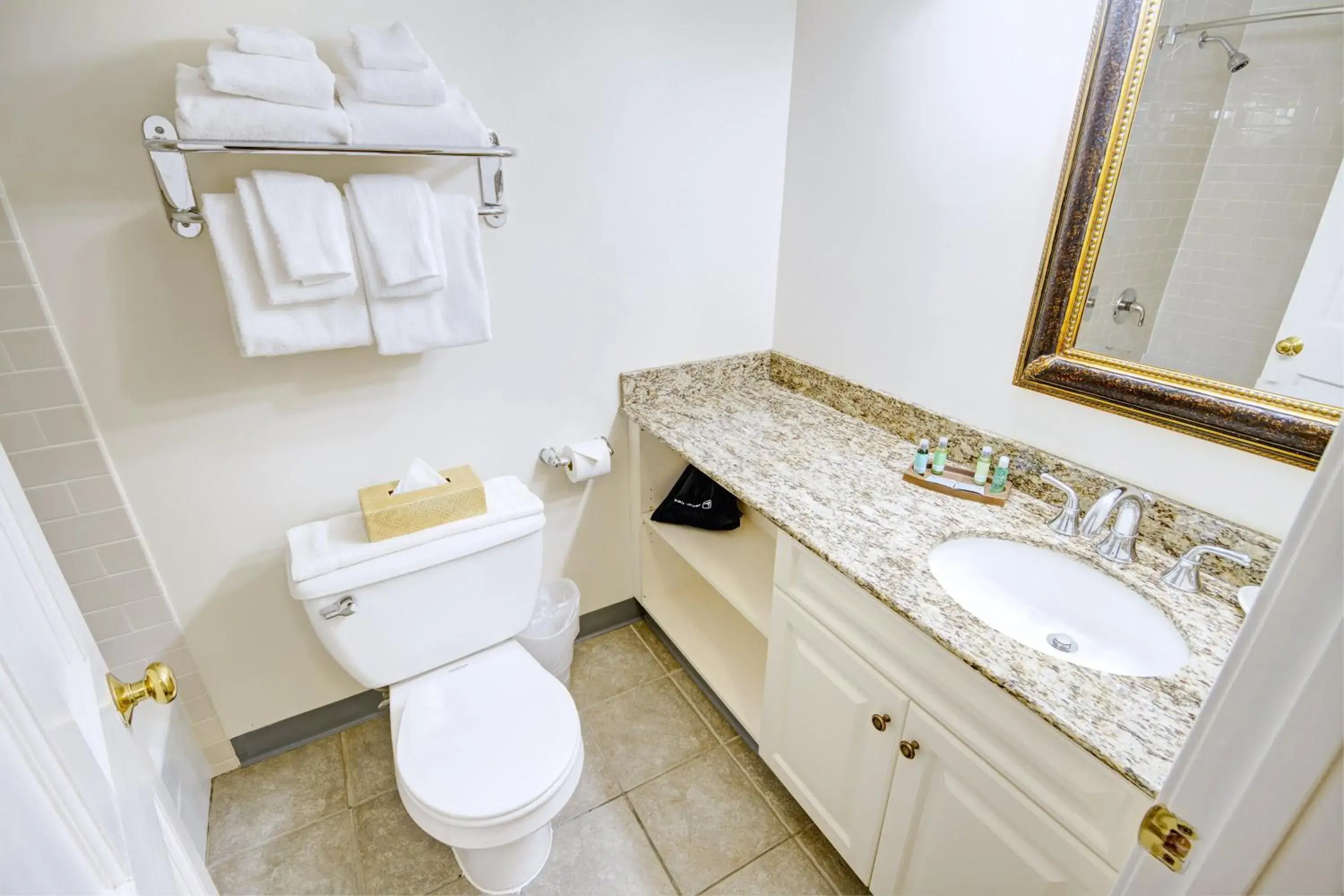 Deluxe Suite in Club Wyndham Bay Voyage Inn Deluxe Suite in Club Wyndham Bay Voyage Inn