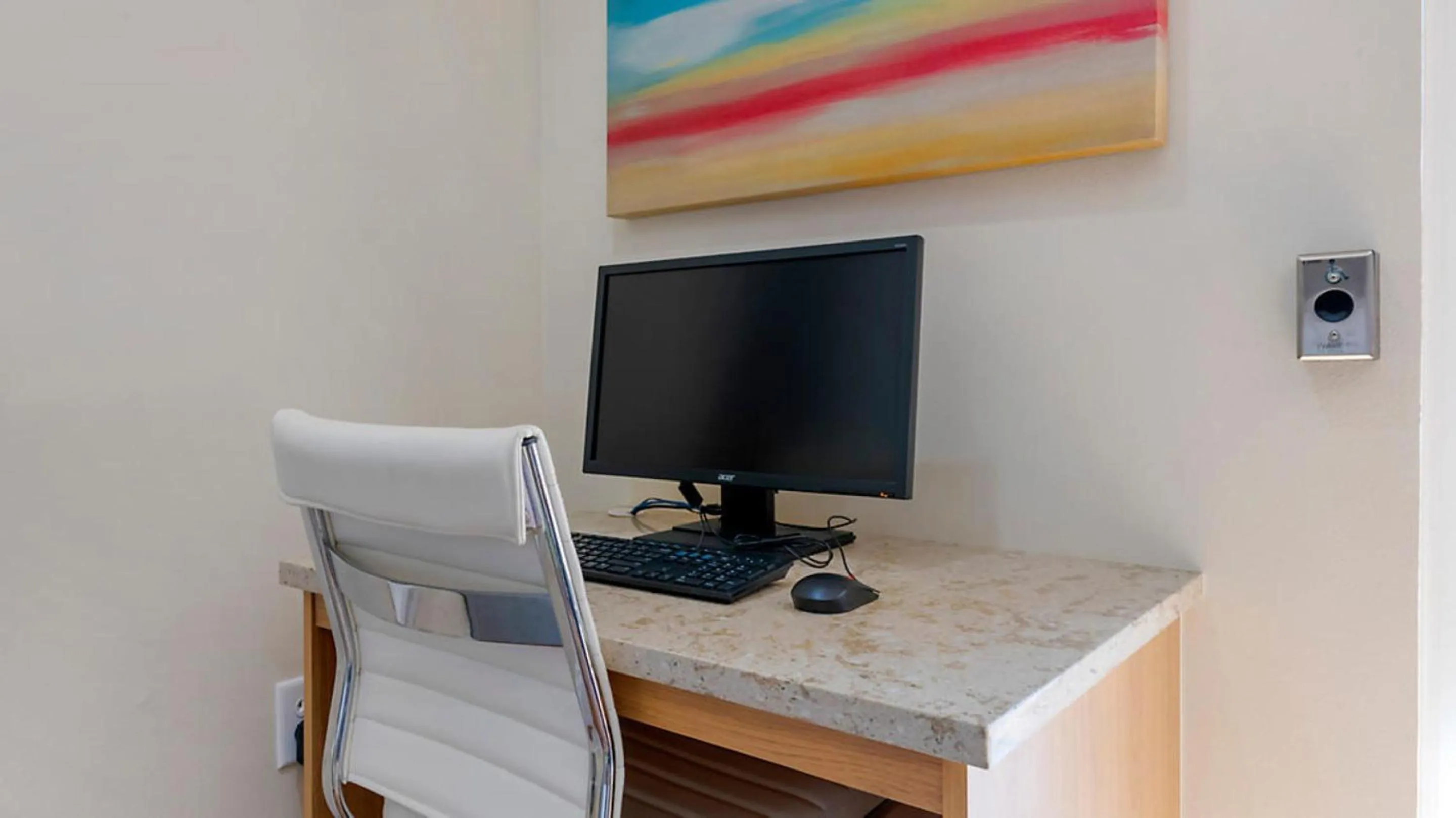 On-site shops in Bluegreen Vacations Orlando's Sunshine Resort