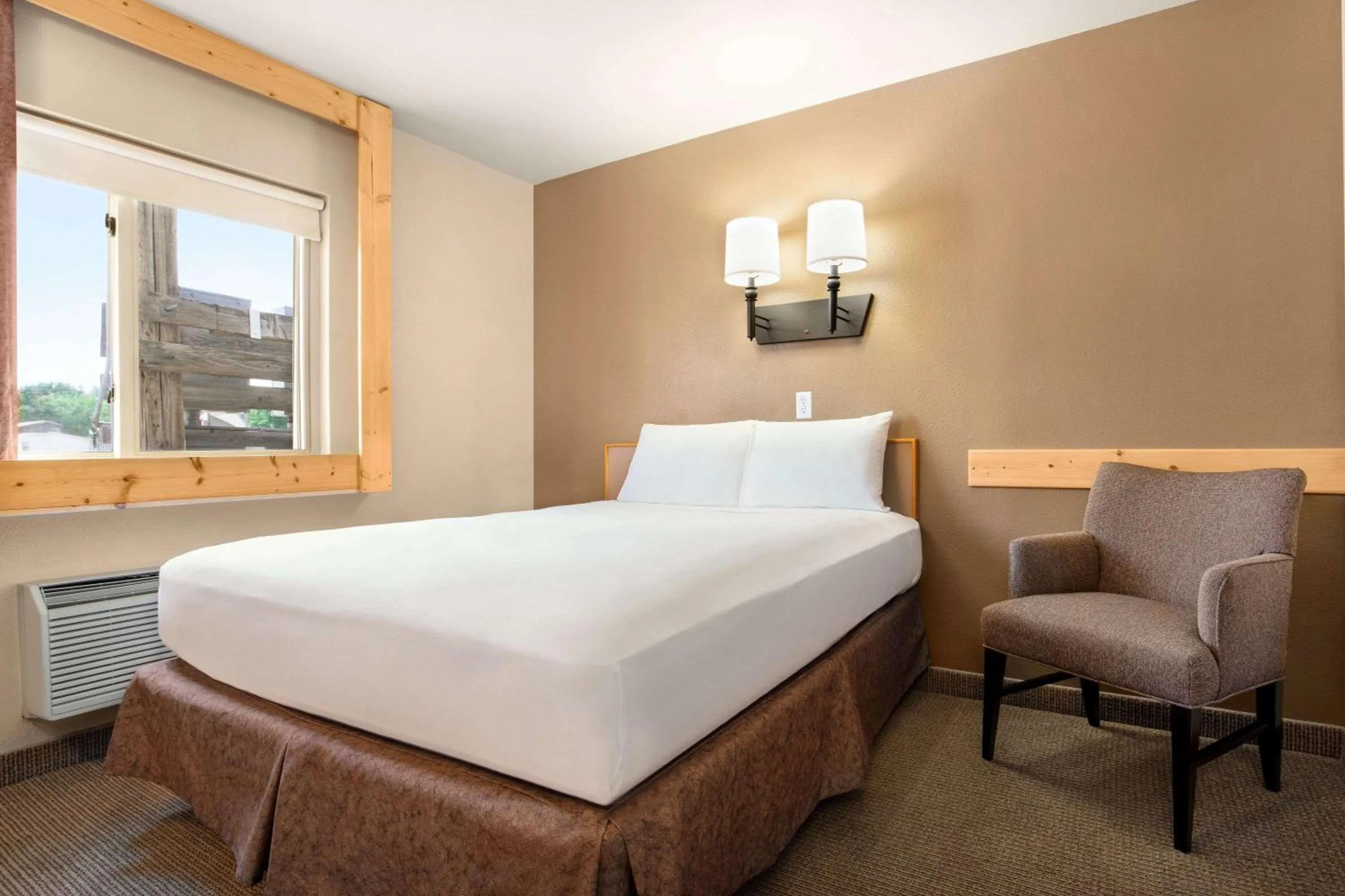 Photo of the whole room, Bed in Travelodge by Wyndham Guernsey