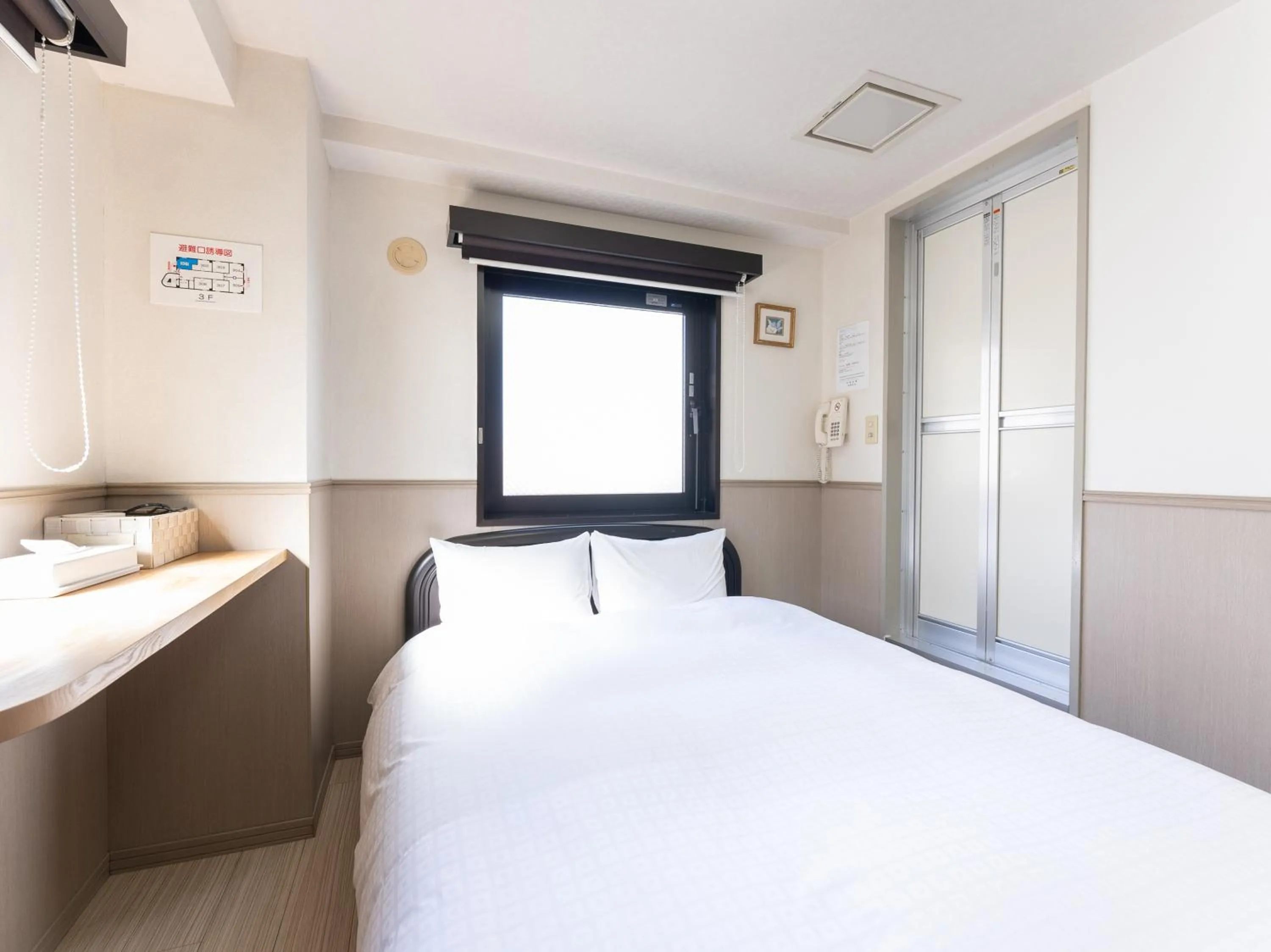 Photo of the whole room, Bed in Chang Tee Hotel Ikebukuro