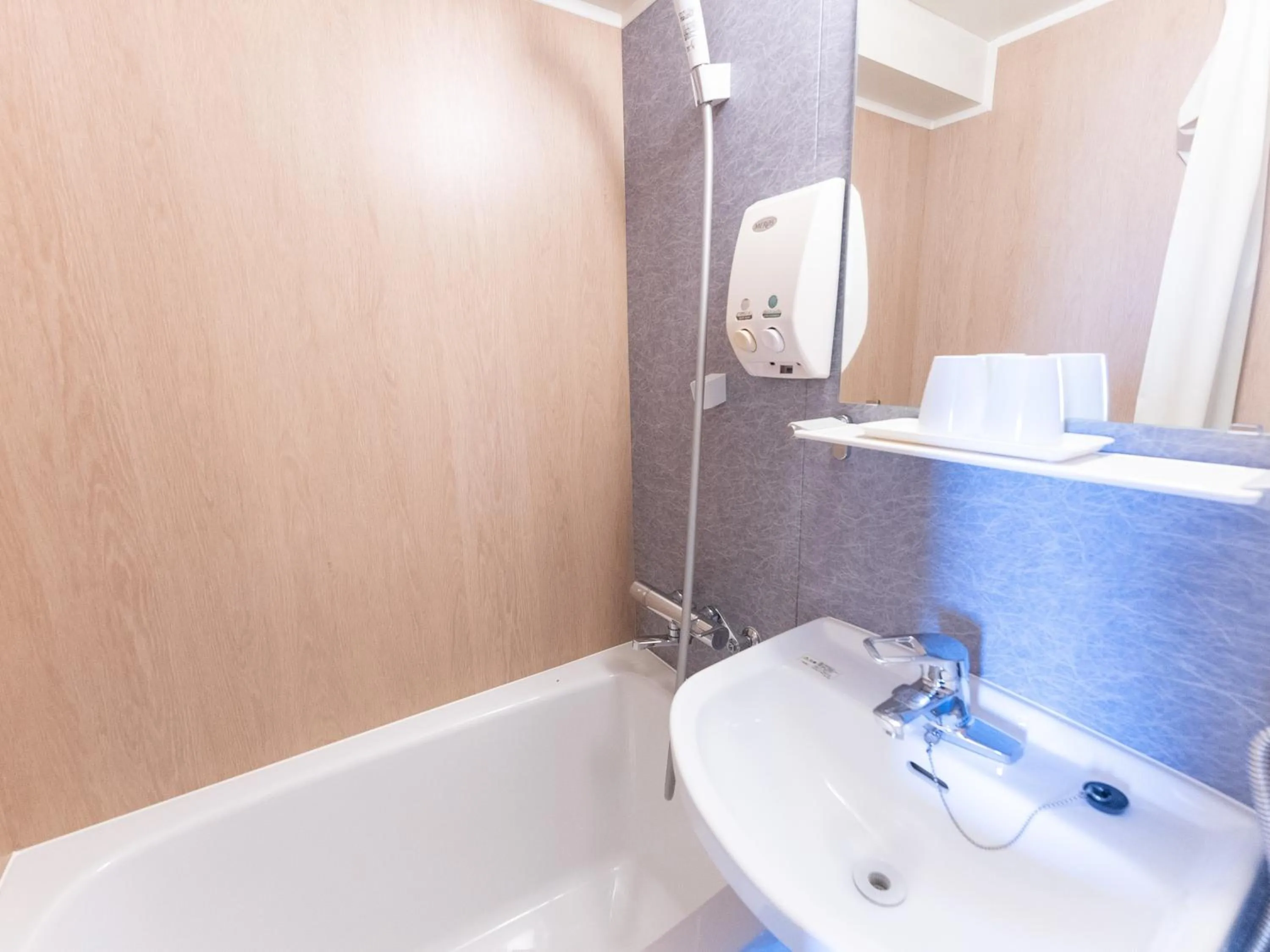 Shower in Chang Tee Hotel Ikebukuro