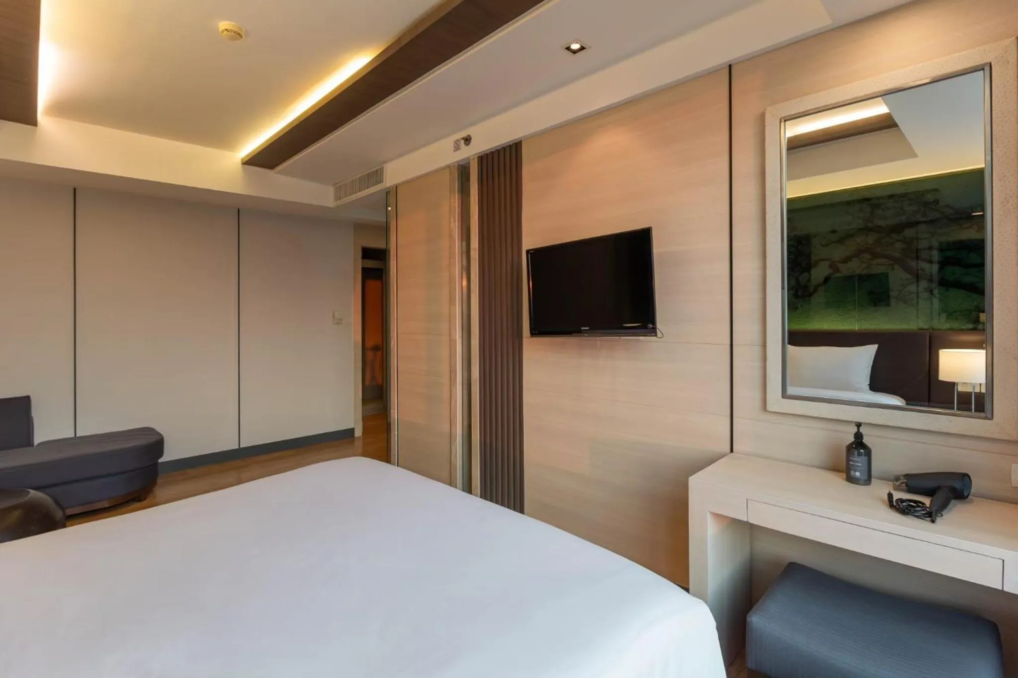 Property building, Bed in Jasmine Resort Bangkok