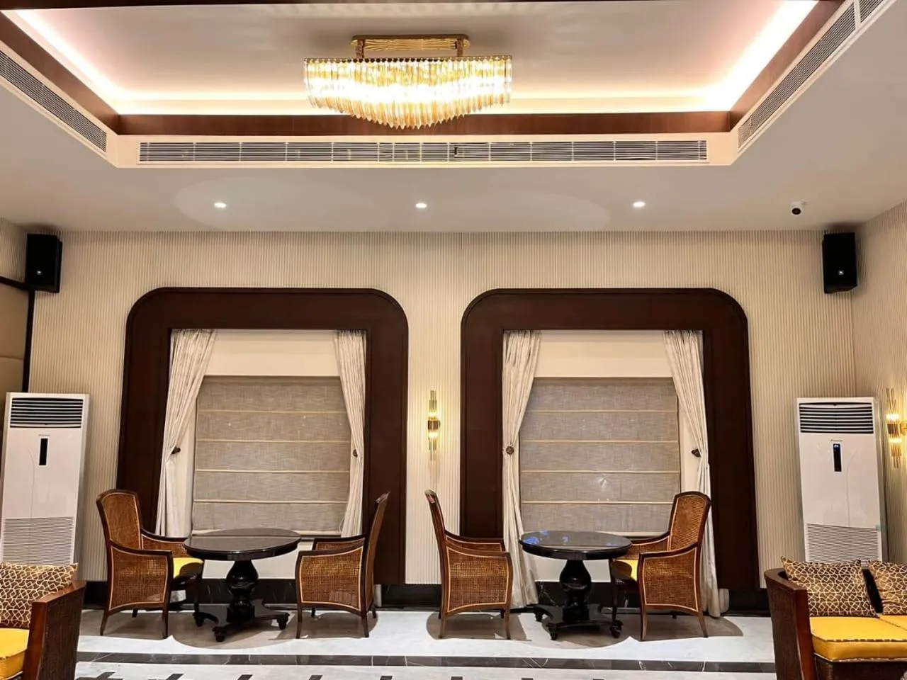 Lounge or bar in Ananta Spa & Resort, Pushkar