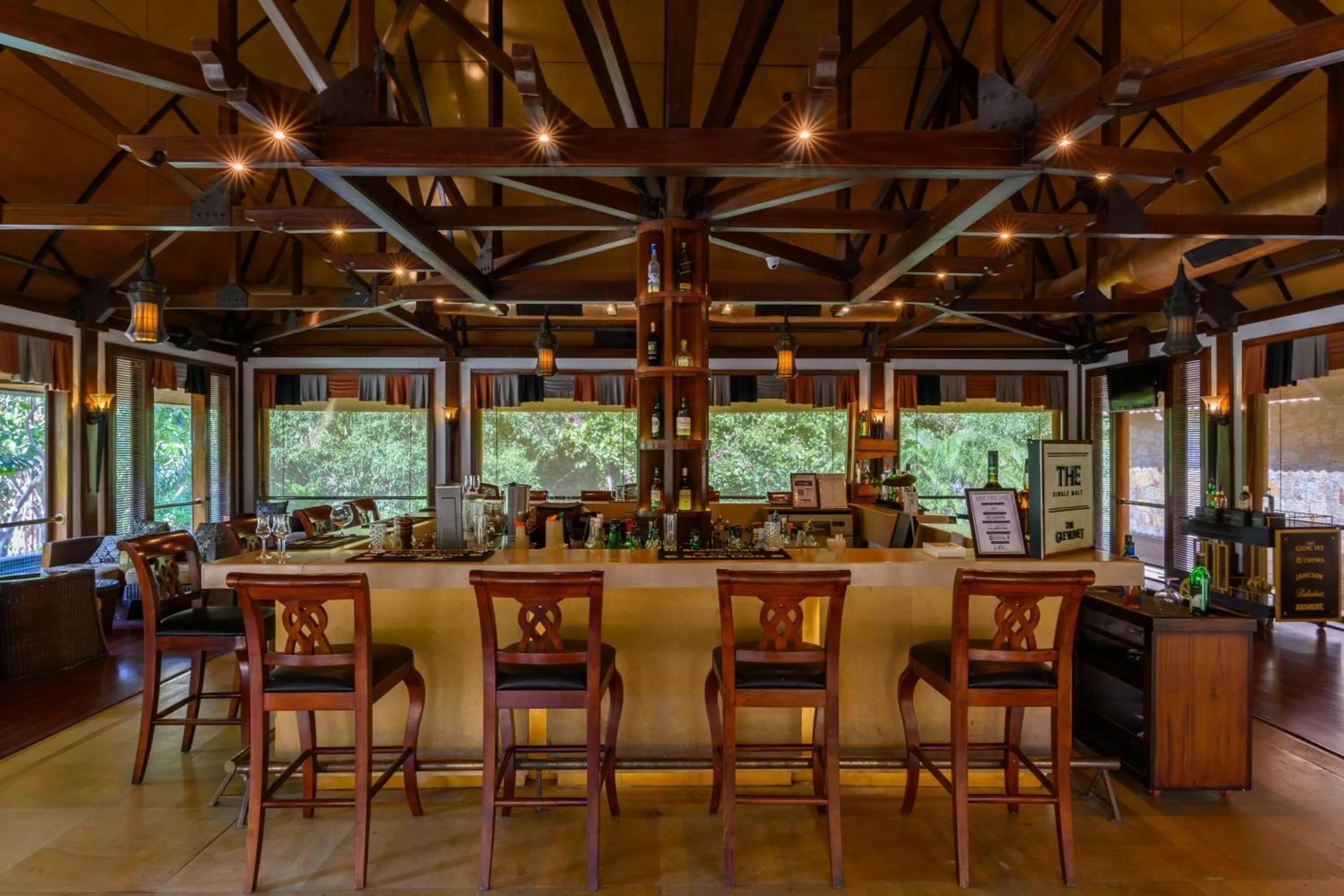 Lounge or bar in Ananta Spa & Resort, Pushkar