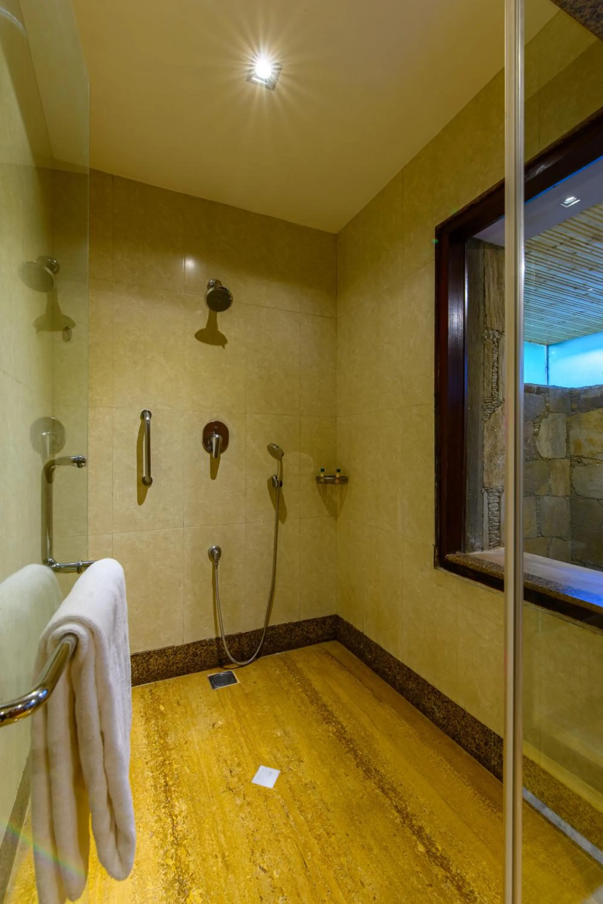Shower in Ananta Spa & Resort, Pushkar