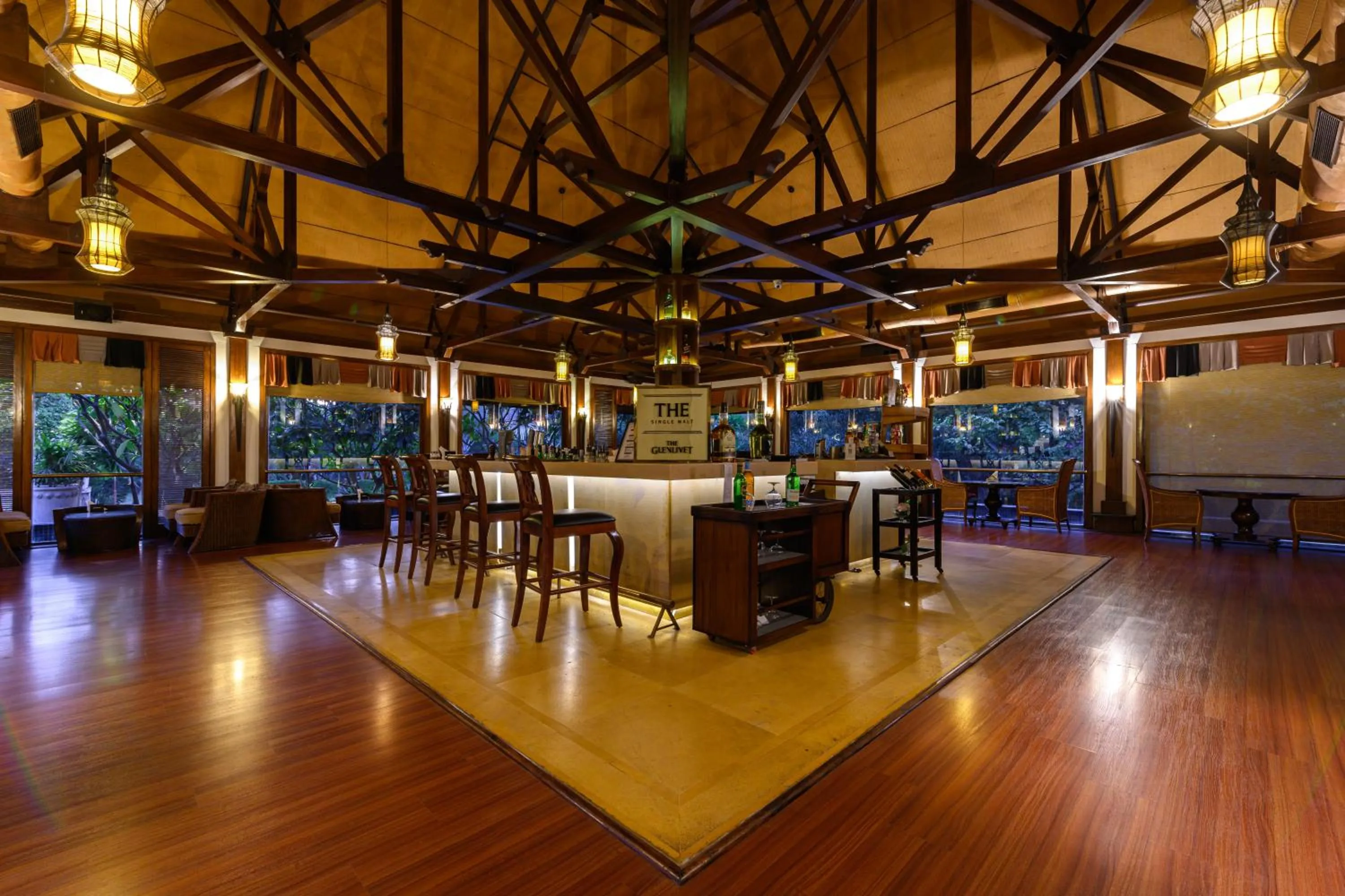 Lounge or bar in Ananta Spa & Resort, Pushkar