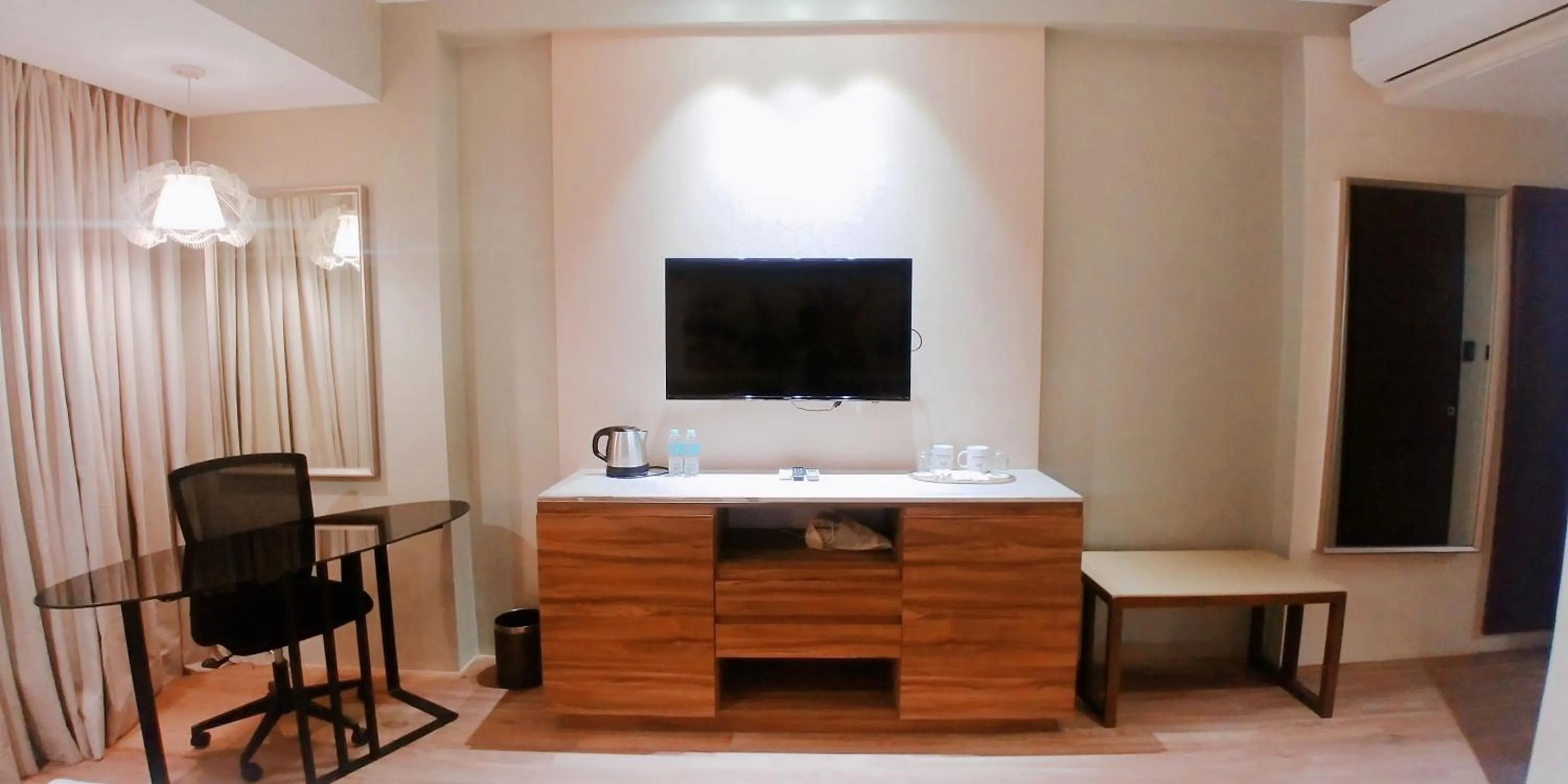 Communal lounge/ TV room in Boracay Ocean Club Beach Resort