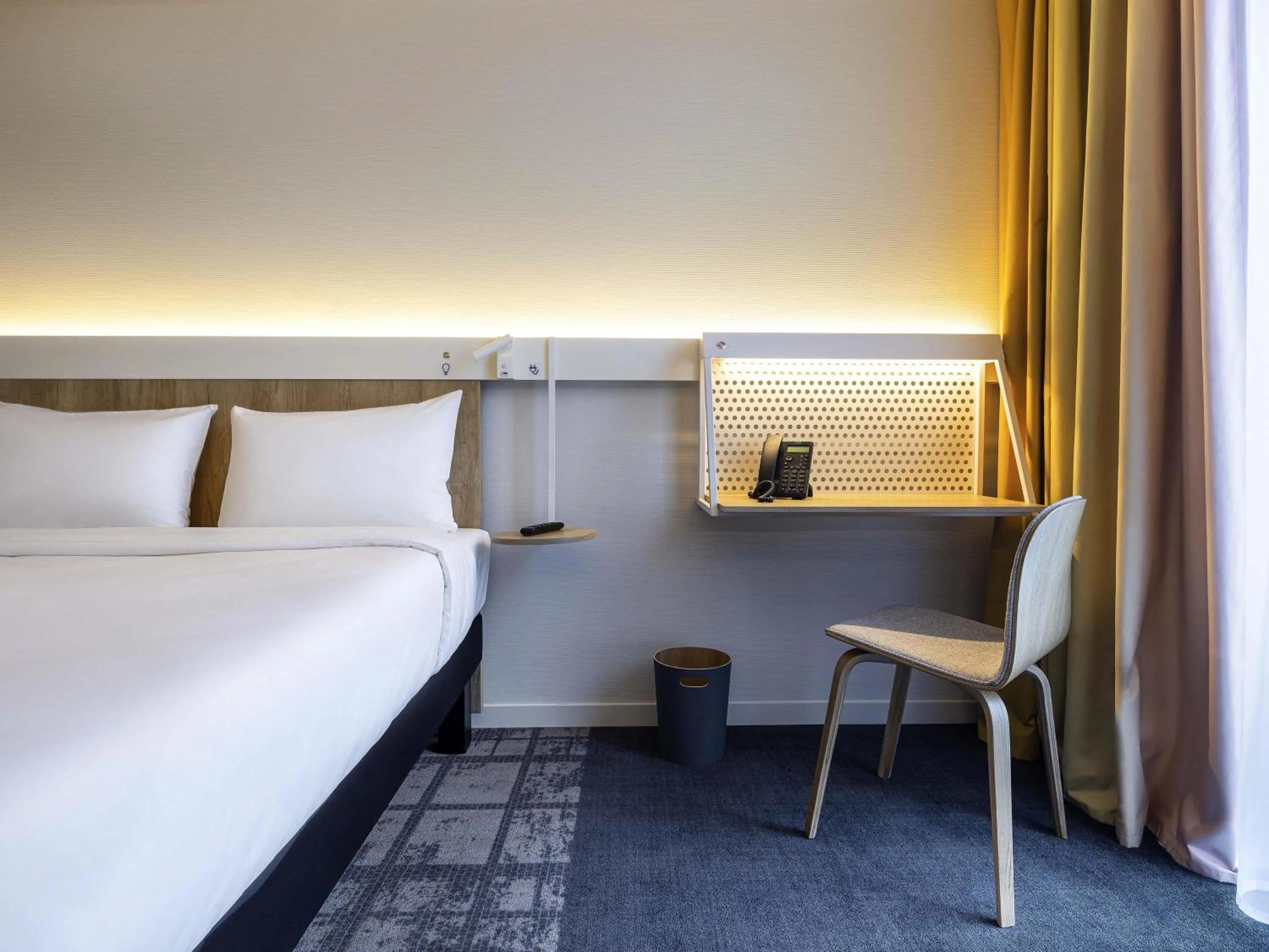 Bedroom, Bed in ibis Almaty Jetisu