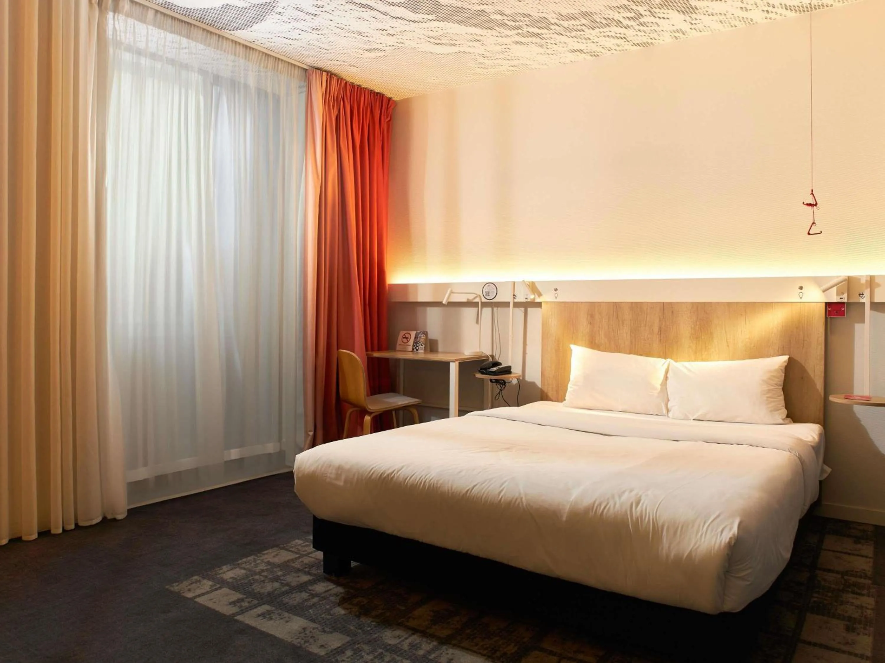 Bedroom, Bed in ibis Almaty Jetisu