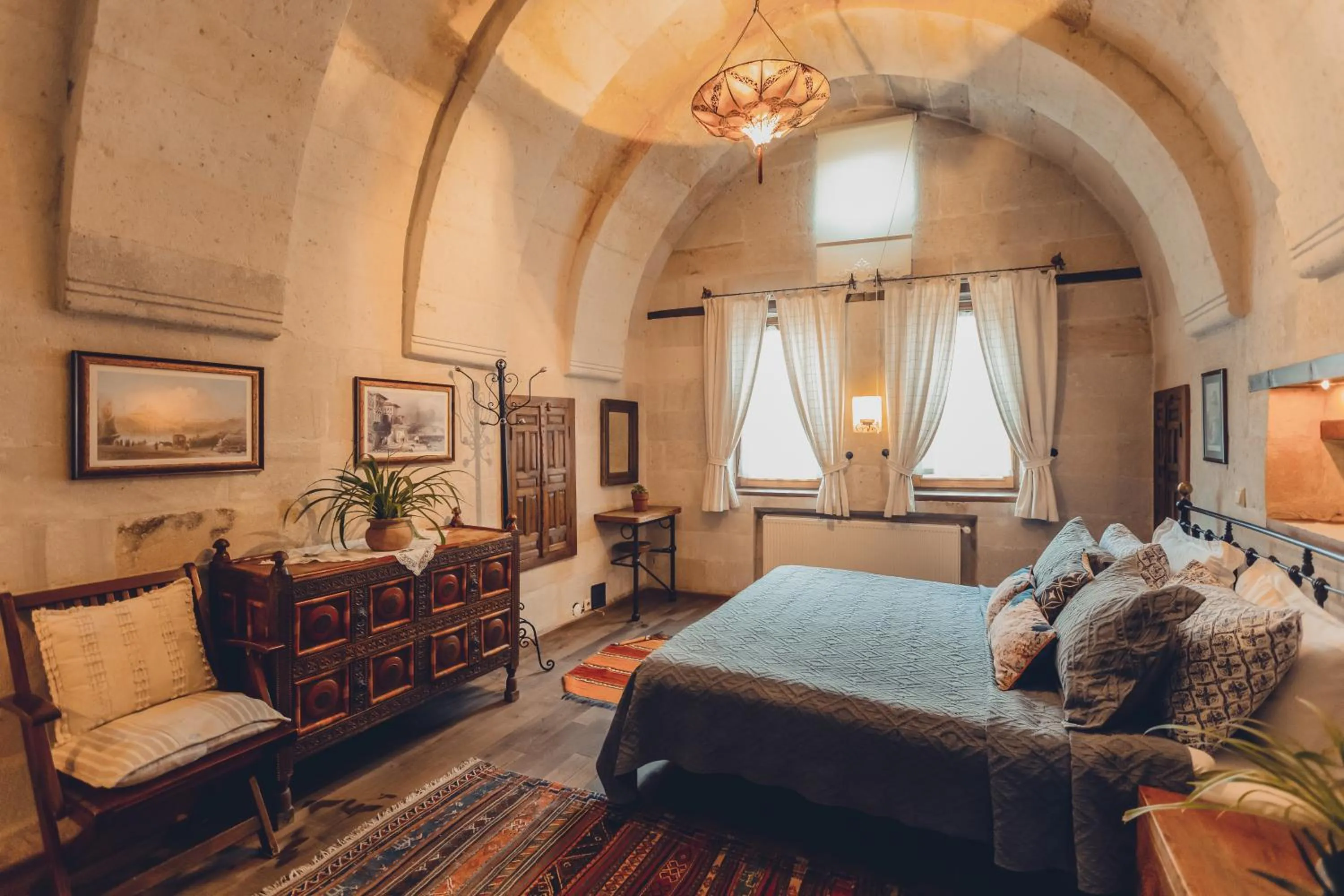 Photo of the whole room, Bed in Kale Konak Cappadocia