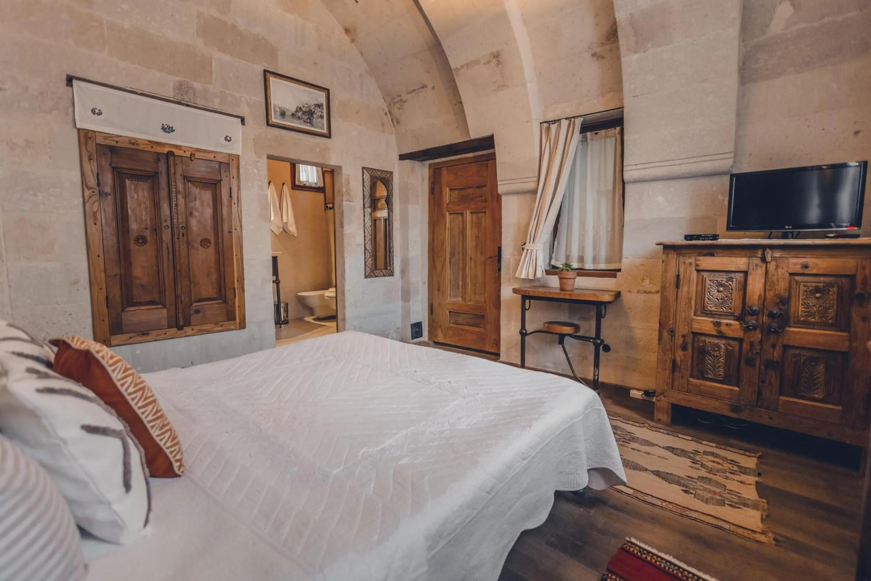 Photo of the whole room, Bed in Kale Konak Cappadocia