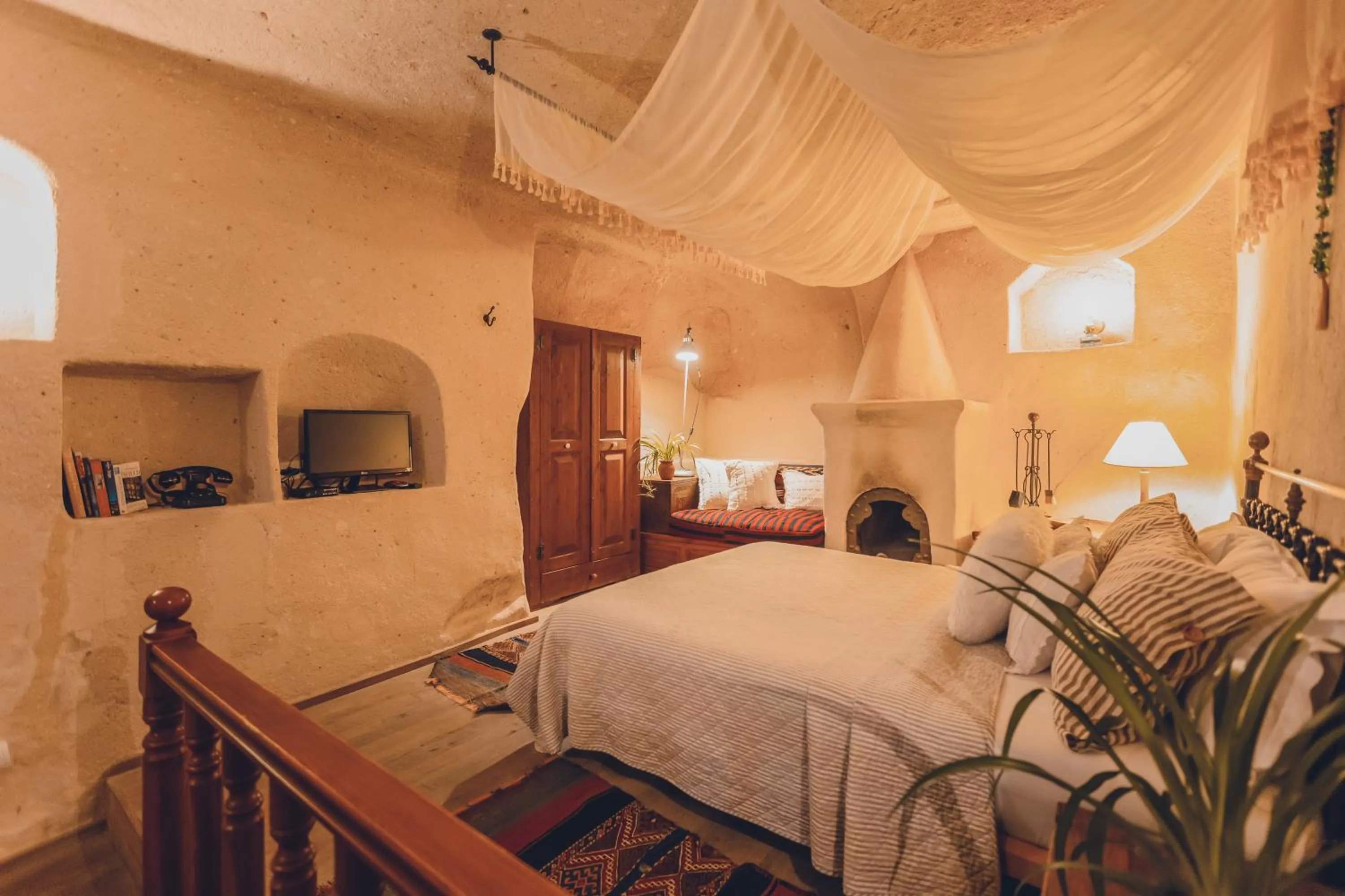 Photo of the whole room, Bed in Kale Konak Cappadocia