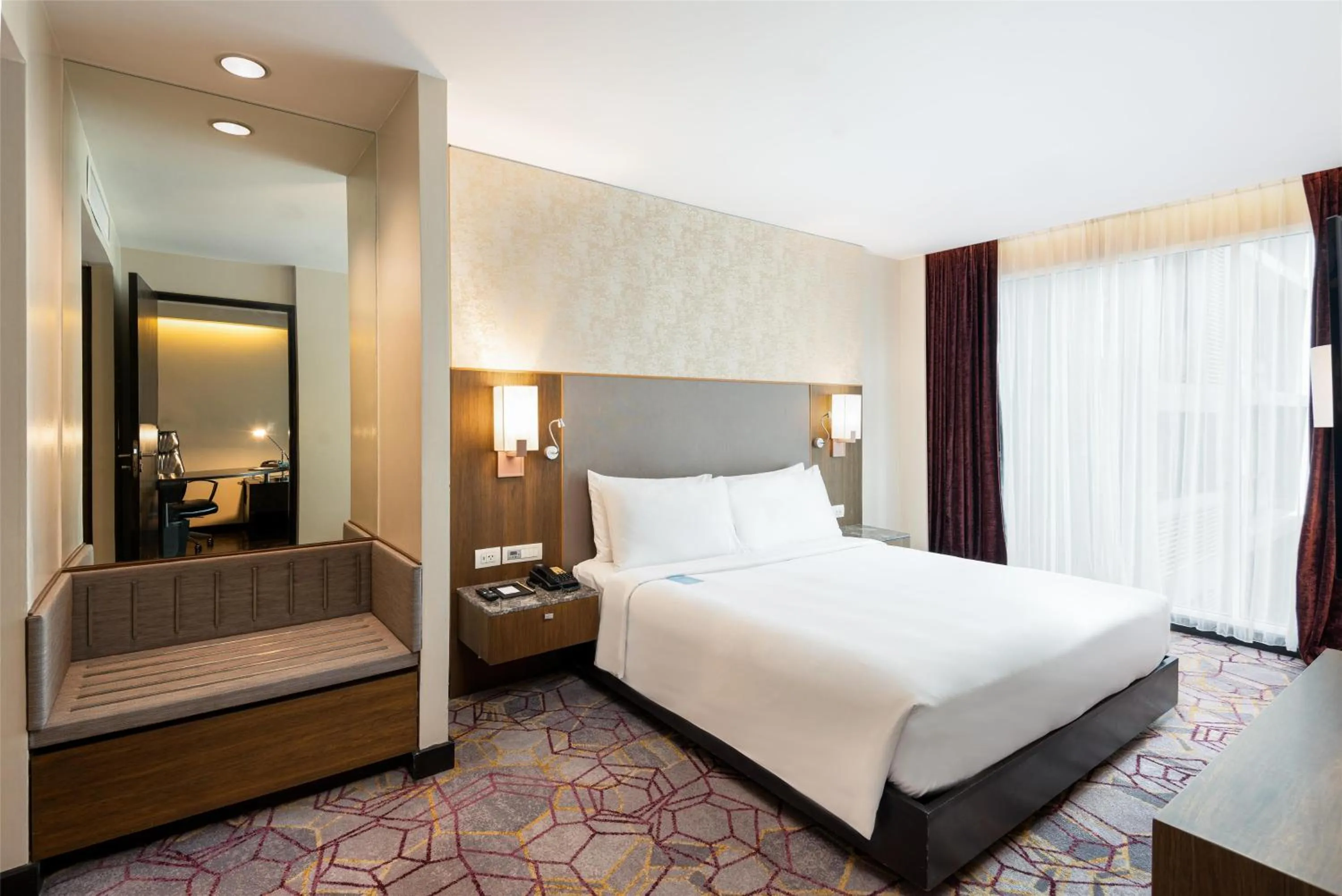 Photo of the whole room, Bed in Radisson Suites Bangkok Sukhumvit