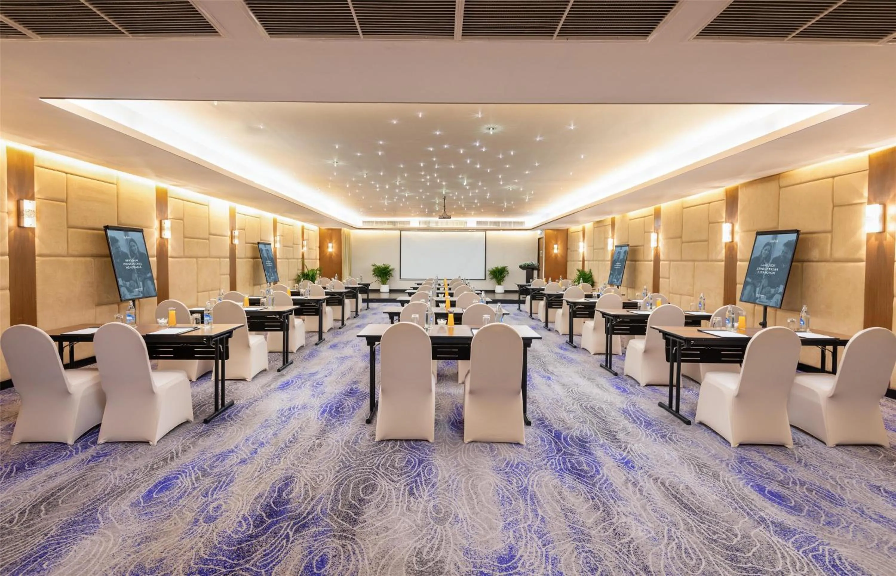 Meeting/conference room in Radisson Suites Bangkok Sukhumvit