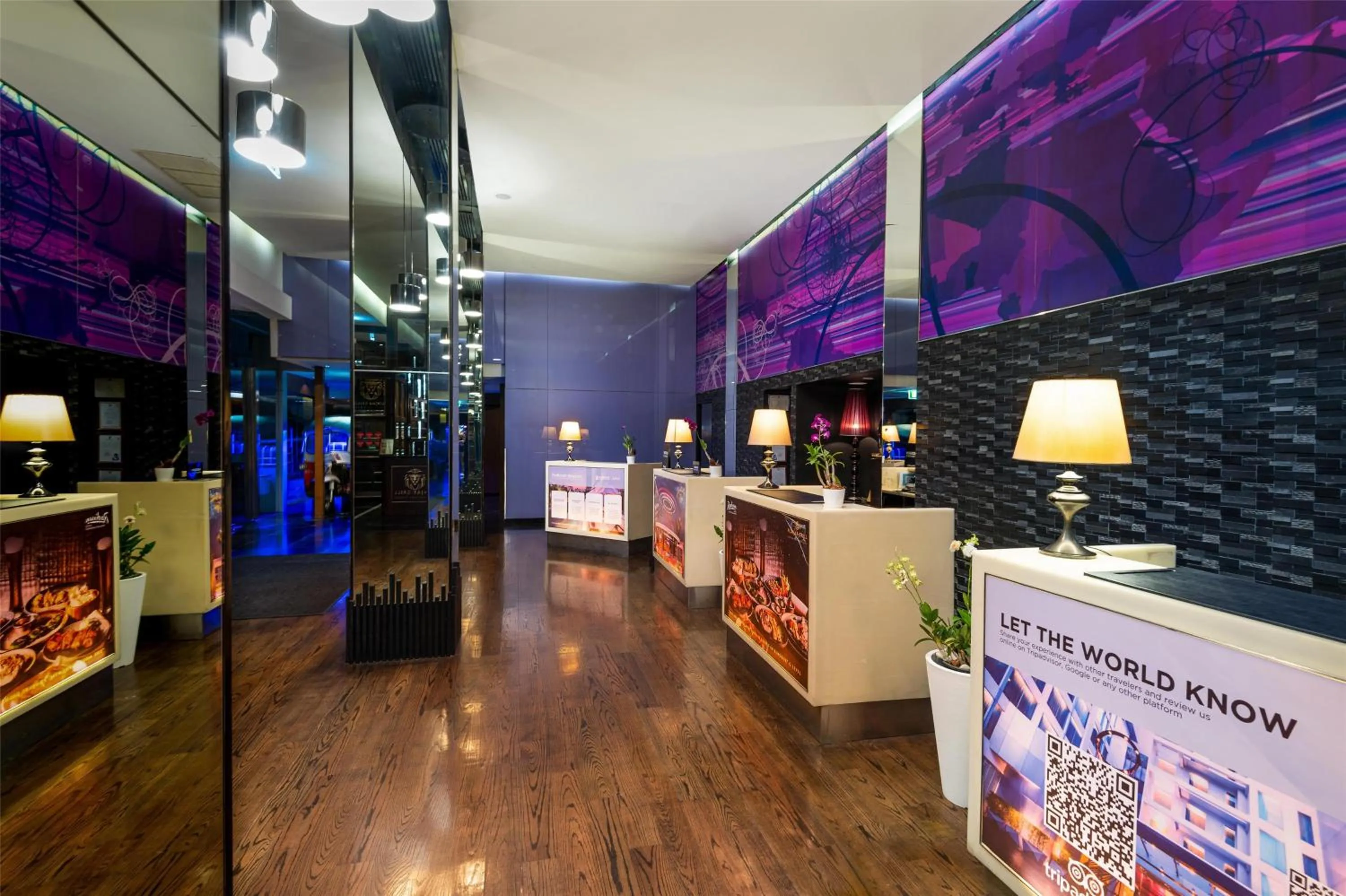 Lobby or reception in Radisson Suites Bangkok Sukhumvit