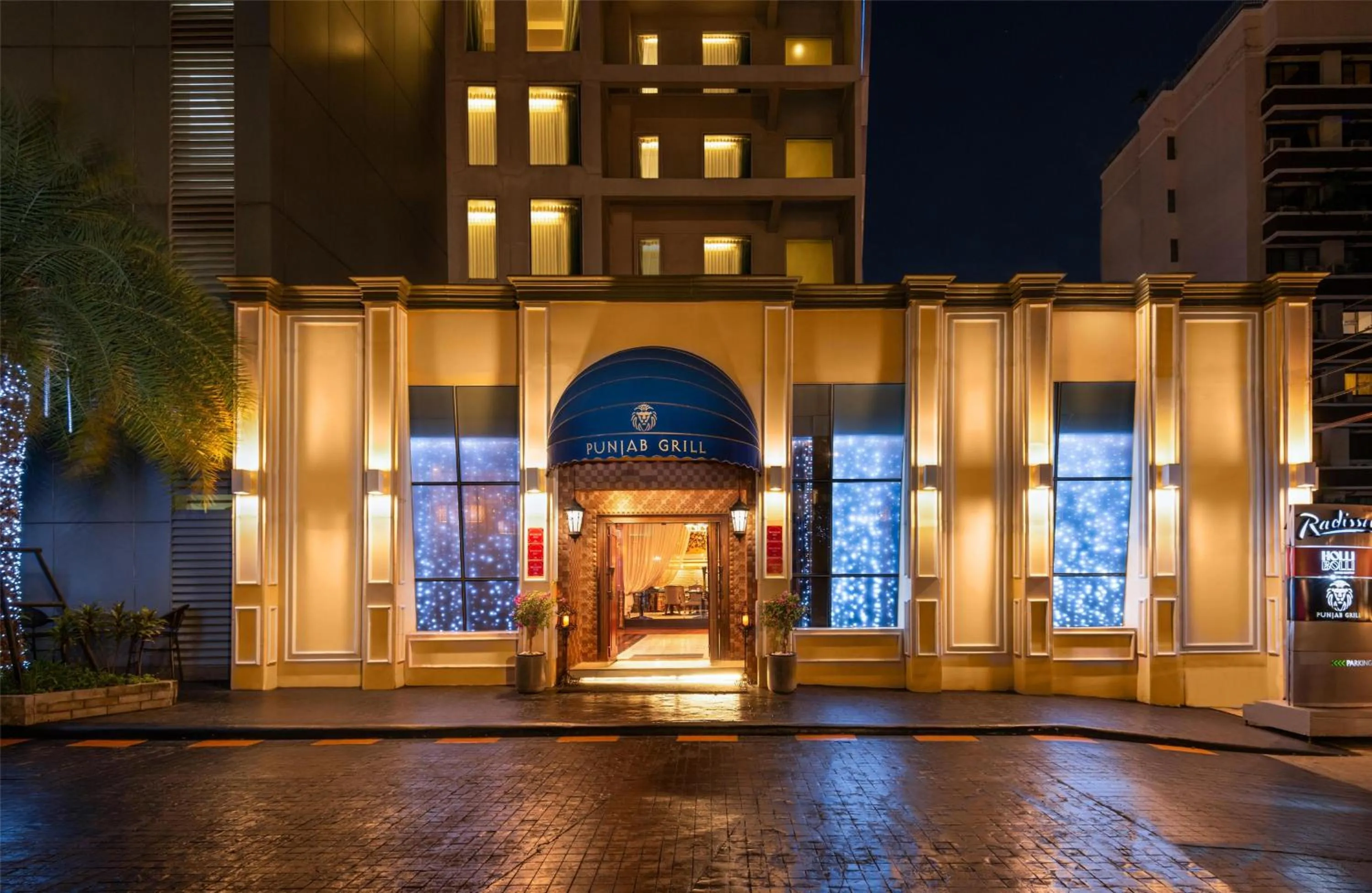 Restaurant/places to eat in Radisson Suites Bangkok Sukhumvit