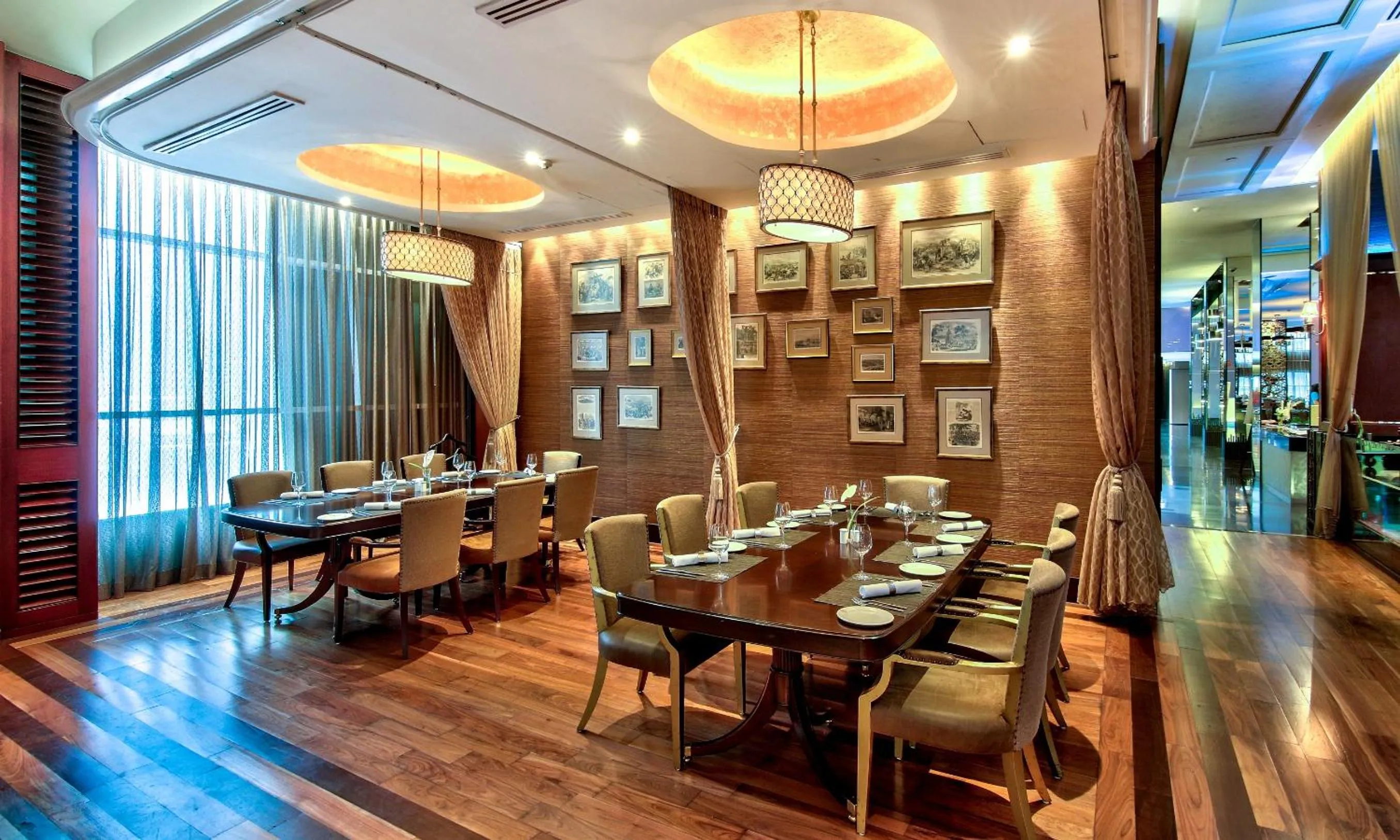 Restaurant/places to eat in Radisson Suites Bangkok Sukhumvit