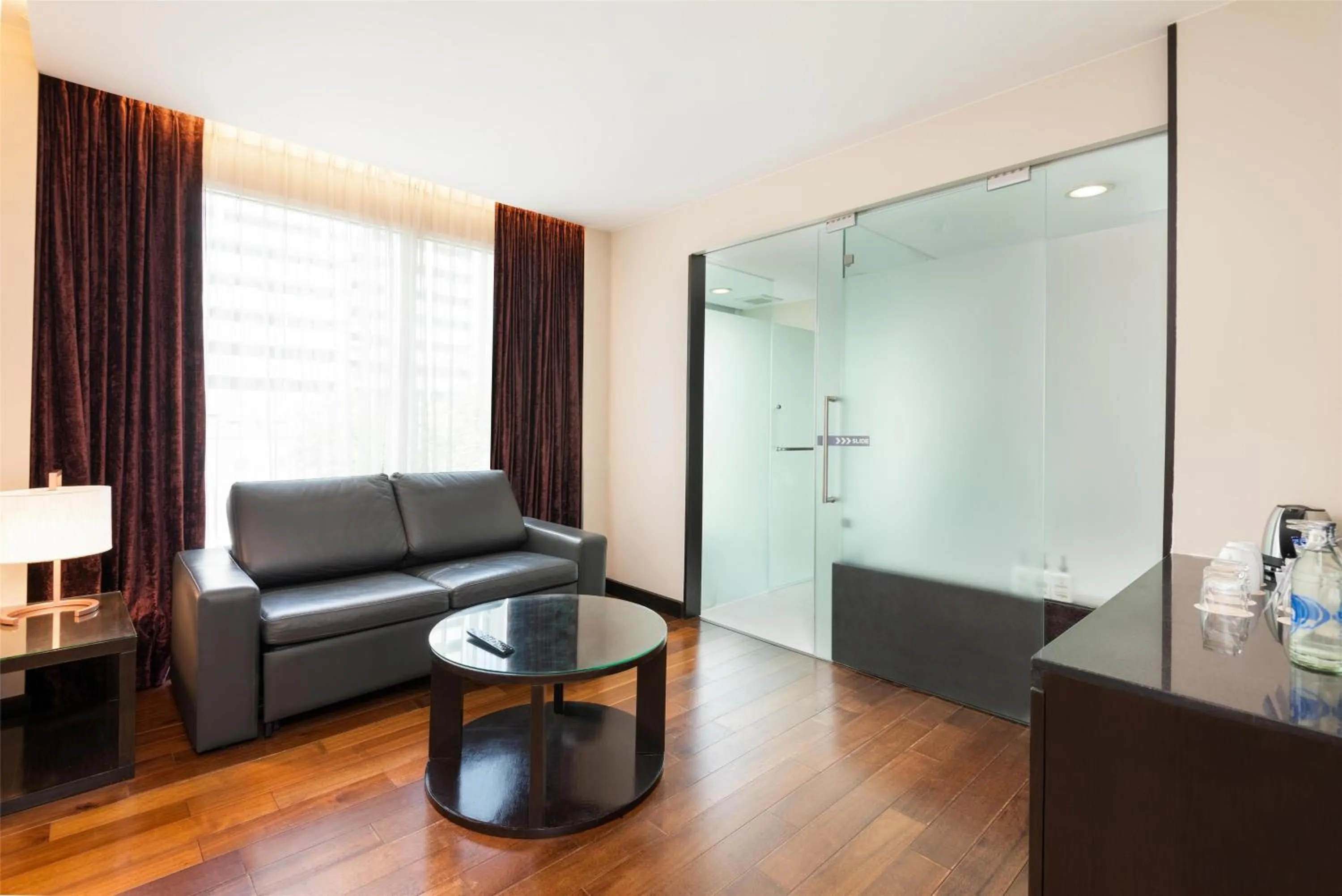 Photo of the whole room in Radisson Suites Bangkok Sukhumvit