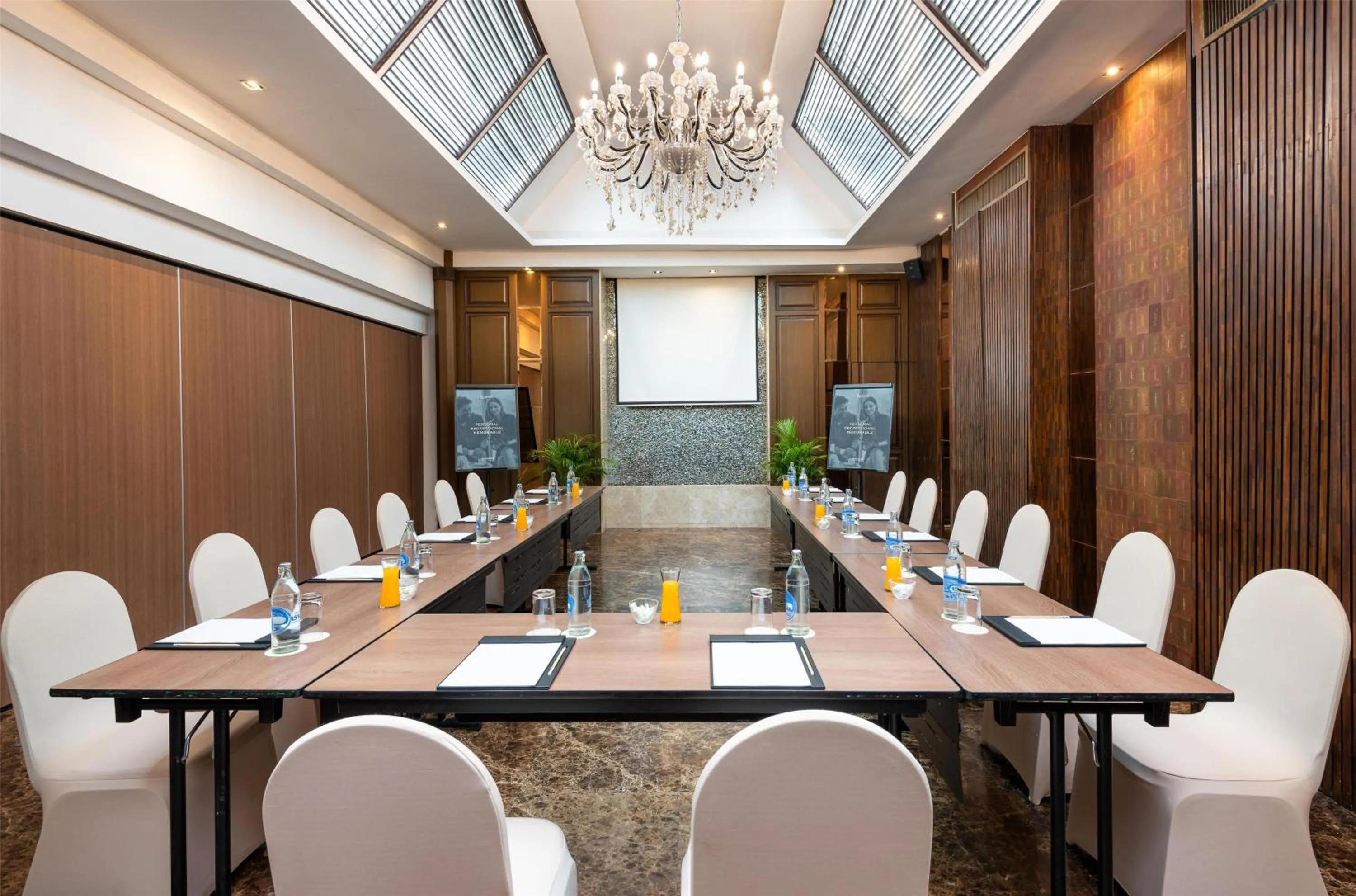 Meeting/conference room in Radisson Suites Bangkok Sukhumvit