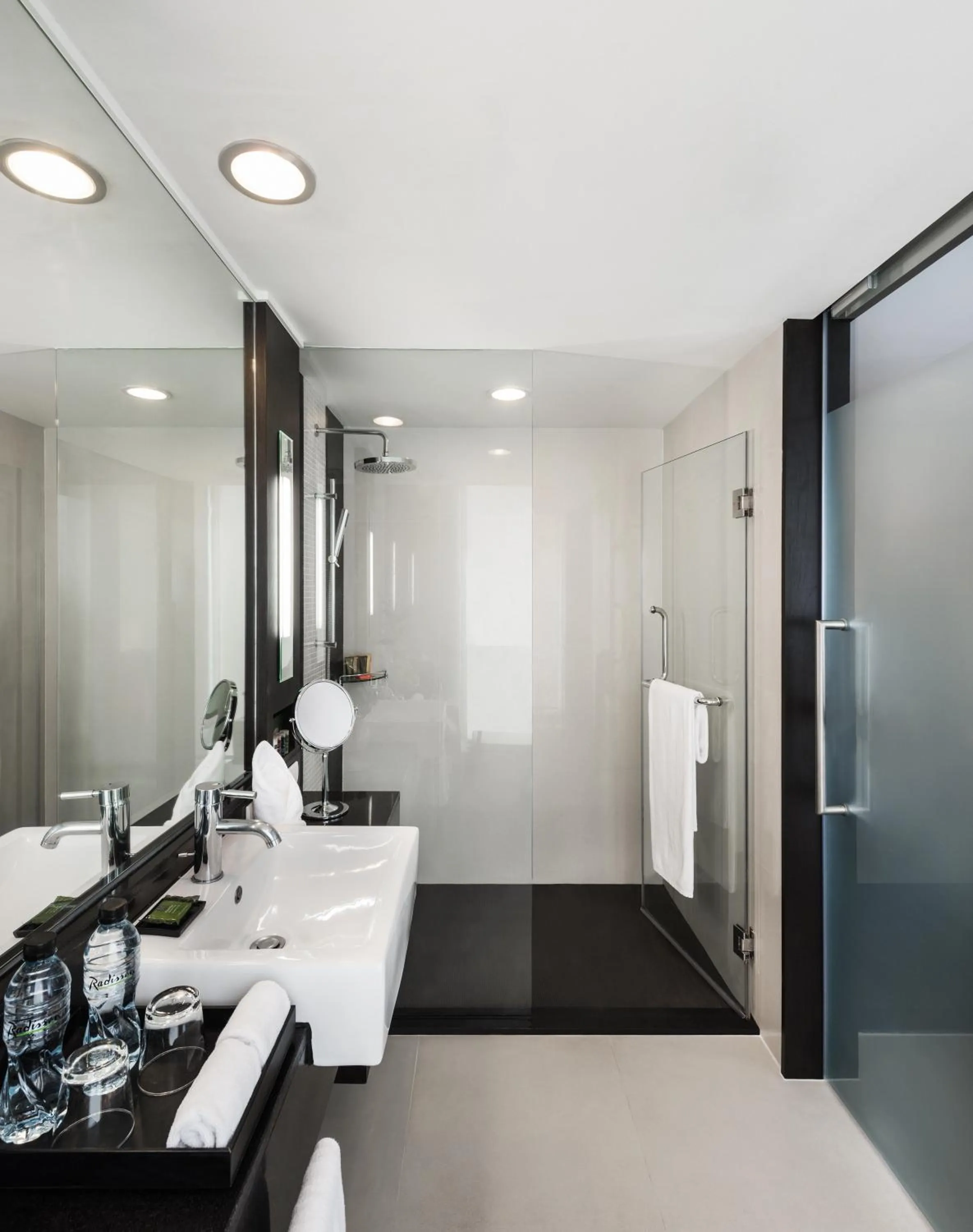 Bathroom in Radisson Suites Bangkok Sukhumvit