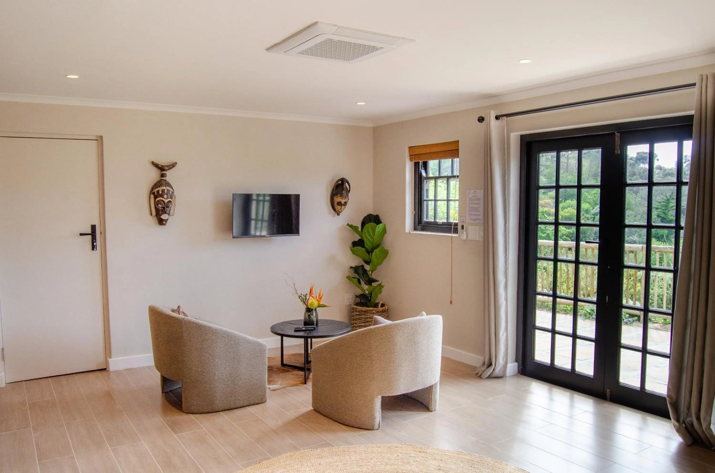 TV and multimedia in Ikhaya Safari Lodge